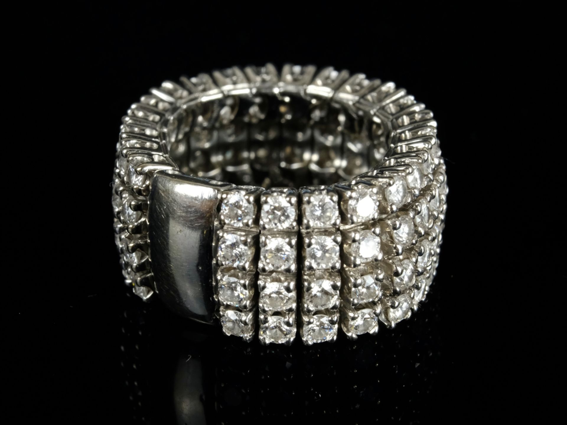 Chain ring of four rows of set brilliants, total around 3.70ct, approx. w-vs, incredible brilliance - Image 2 of 2