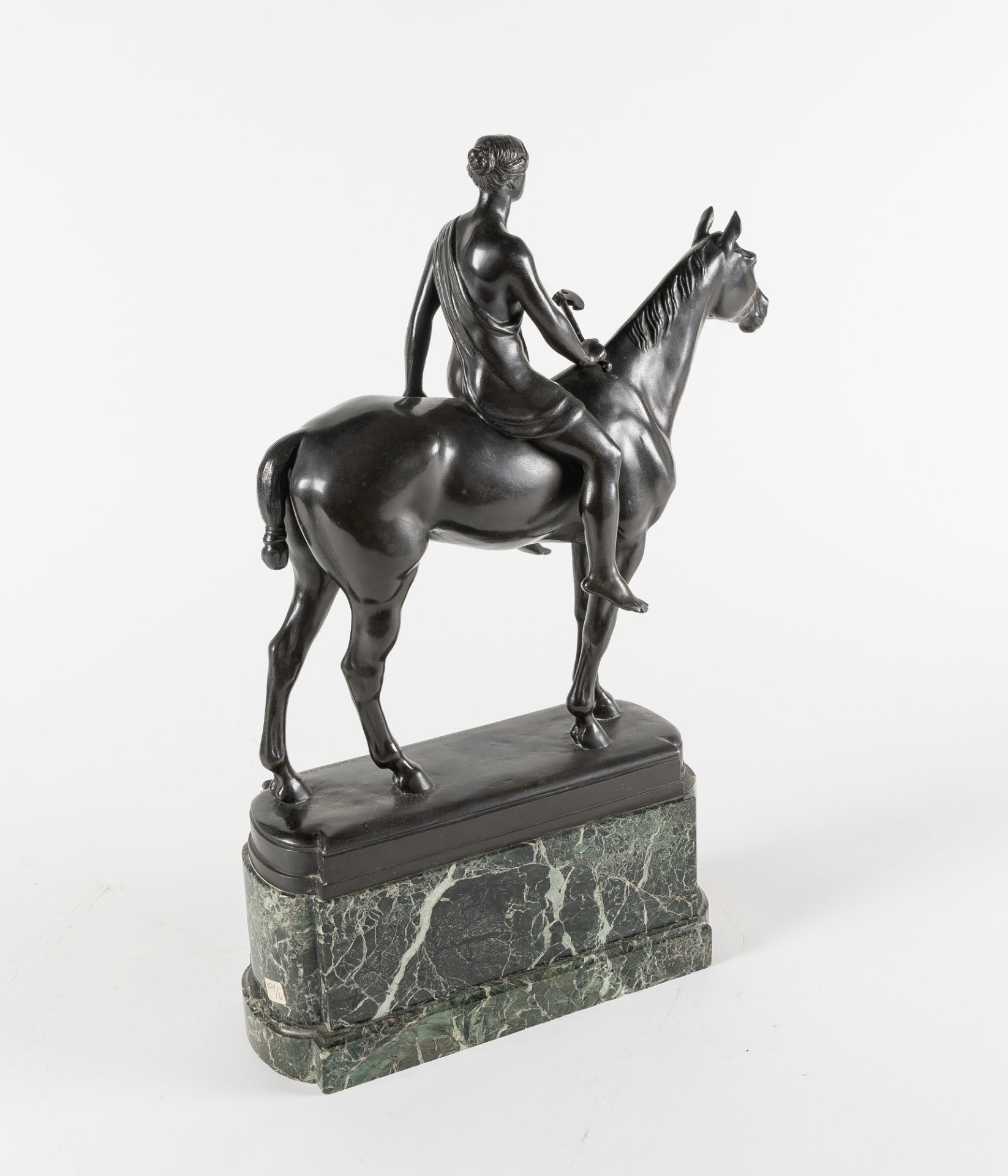 Louis Tuaillon (1862 - Berlin - 1919), AmazonBronze with black patina, on a marble plinth. (After - Image 3 of 5