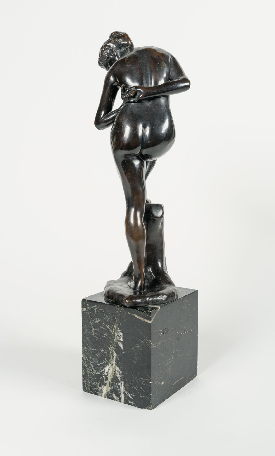 Max Klinger (1857 Leipzig - Großjena 1920), Bathing girl looking at her reflection in the - Image 4 of 6