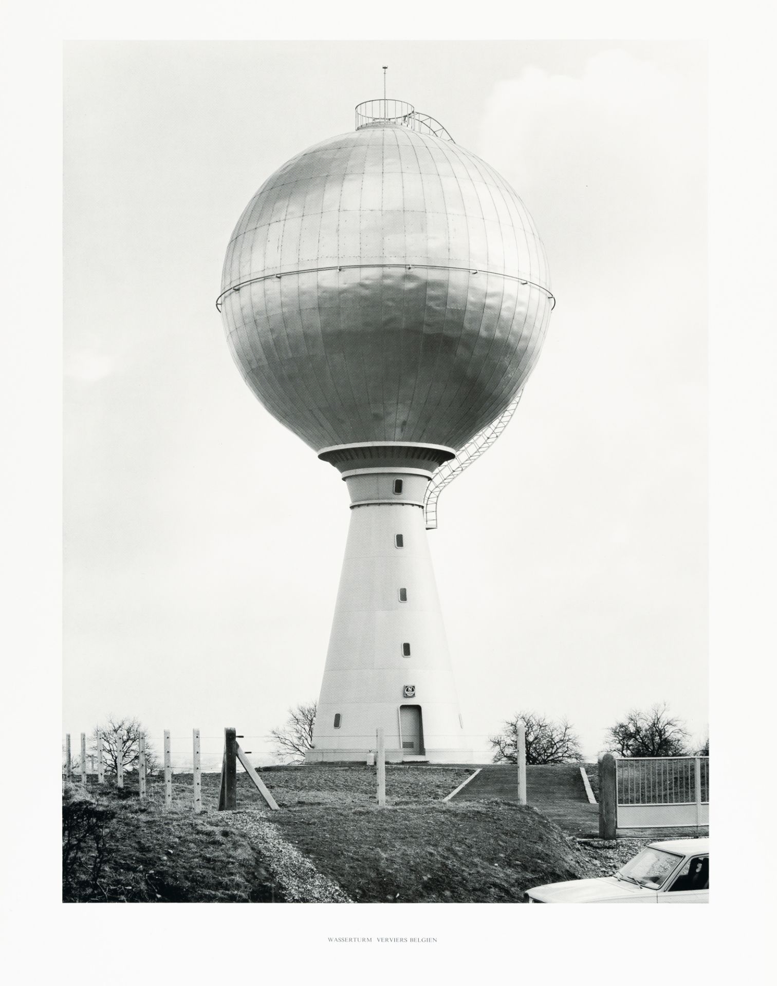 Bernd und Hilla Becher, Six water towers.Series of 6 offset lithographs on smooth paper. Published - Image 4 of 6
