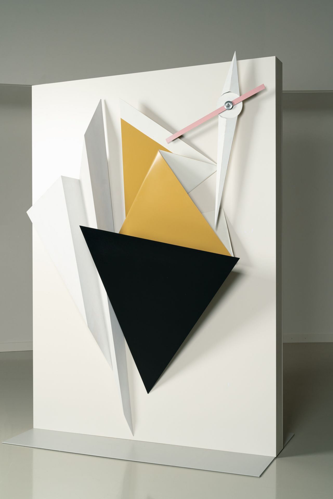 Katja Strunz, A drop in Time.Lacquered steel and wood. (2008). Ca. 285 x 205 x 37 cm.Taxation: