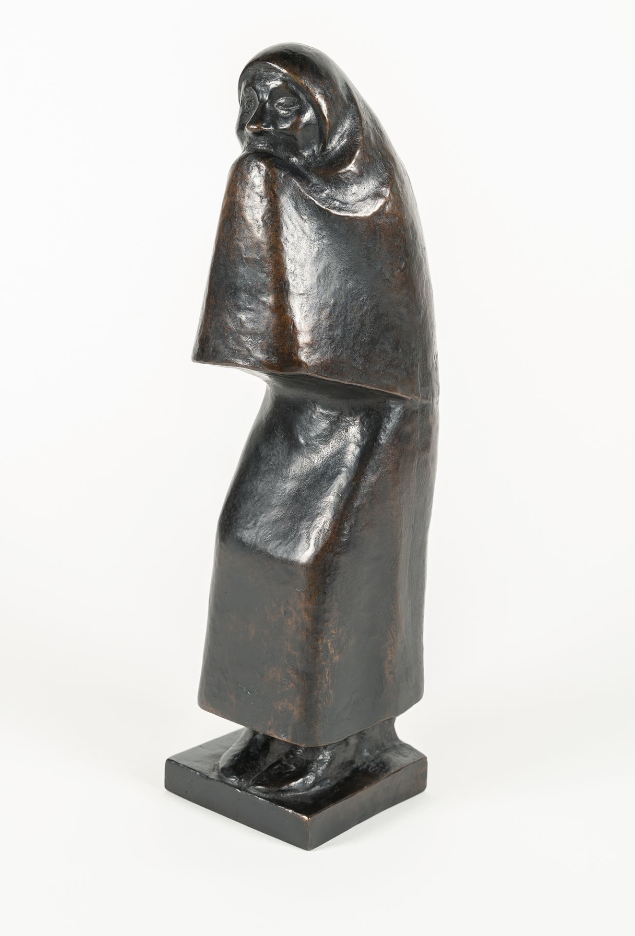 Ernst Barlach, Woman crying.Bronze with dark brown patina. (1923). Height ca. 43 cm (base ca. 11 x - Image 2 of 6