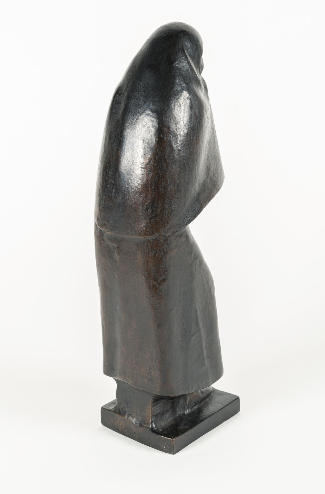 Ernst Barlach, Woman crying.Bronze with dark brown patina. (1923). Height ca. 43 cm (base ca. 11 x - Image 3 of 6