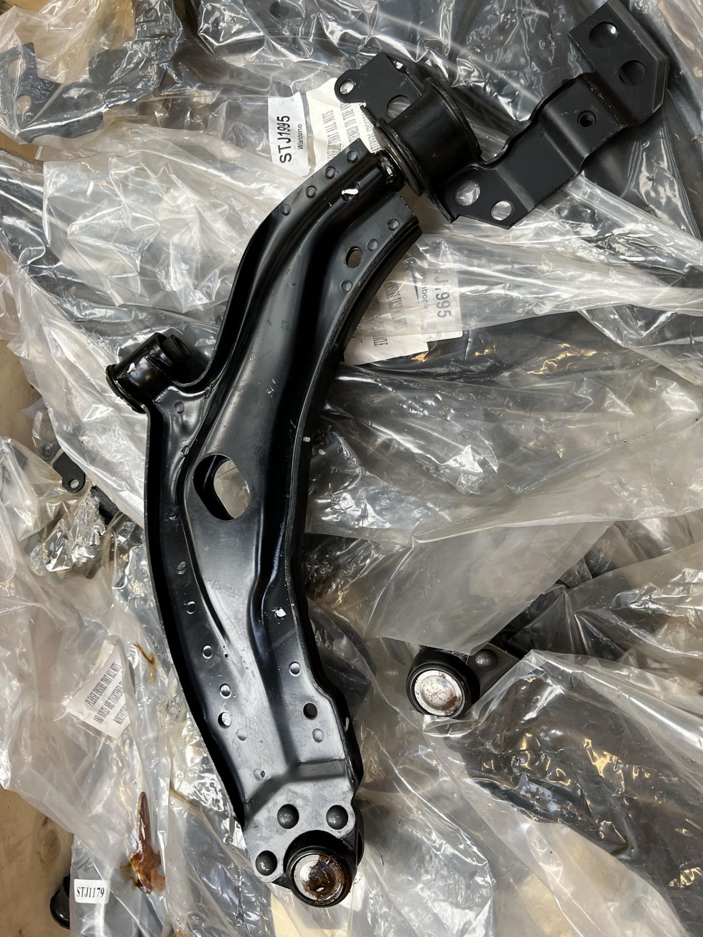 One Crate of approx 91 FCA5582 L/H Suspension Arms for BMW 5 Series - circa £40 online value - Image 3 of 3