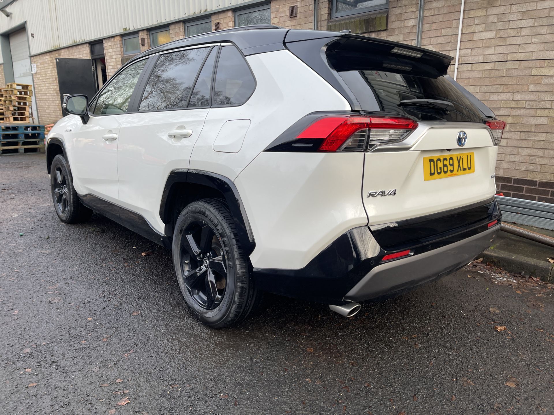 2019 - Toyota RAV 4 Dynamic HEV 4 x 2 CVT 2,487cc Petrol Hybrid Electric SUV, - Image 7 of 46