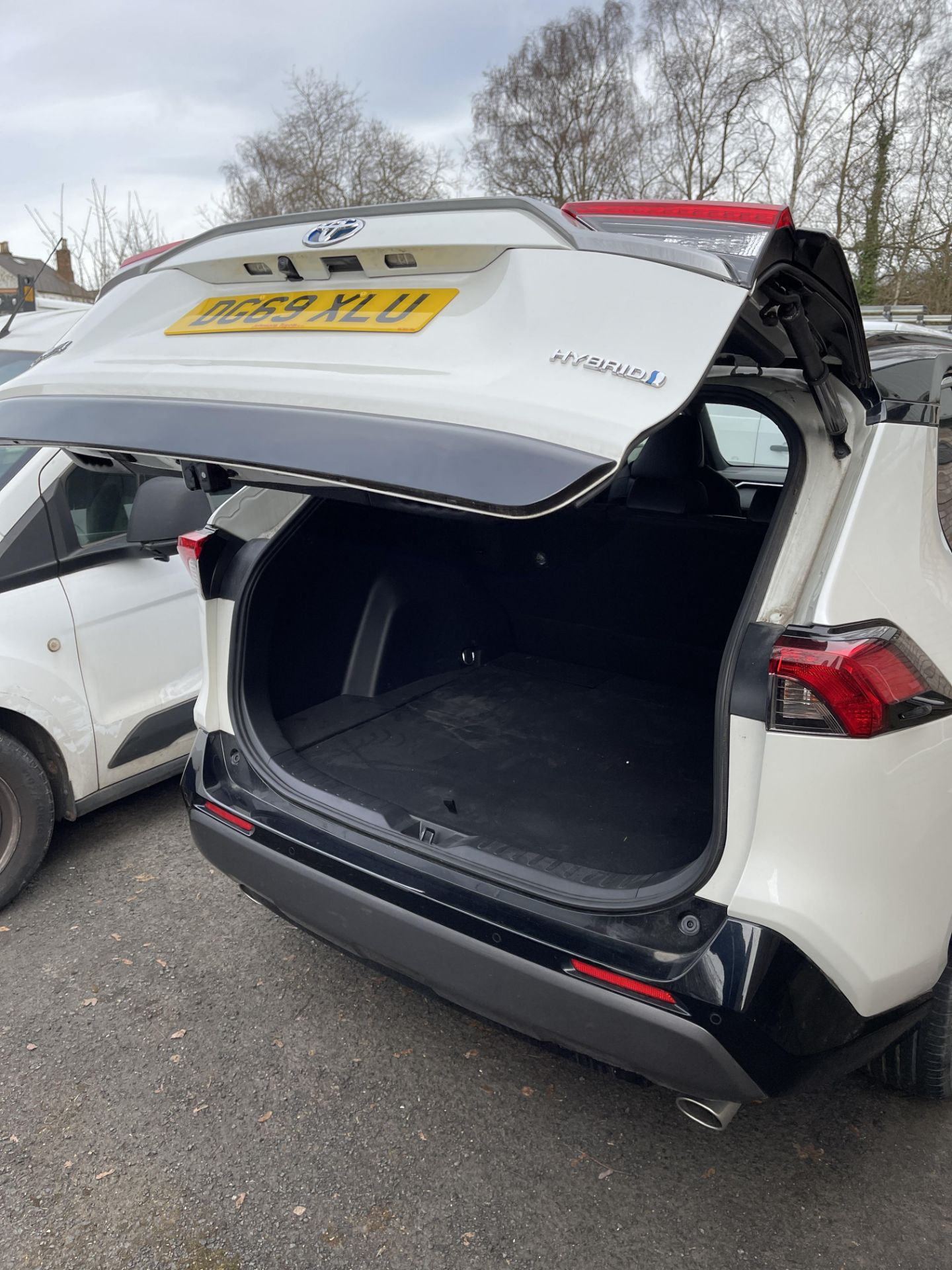 2019 - Toyota RAV 4 Dynamic HEV 4 x 2 CVT 2,487cc Petrol Hybrid Electric SUV, - Image 45 of 46