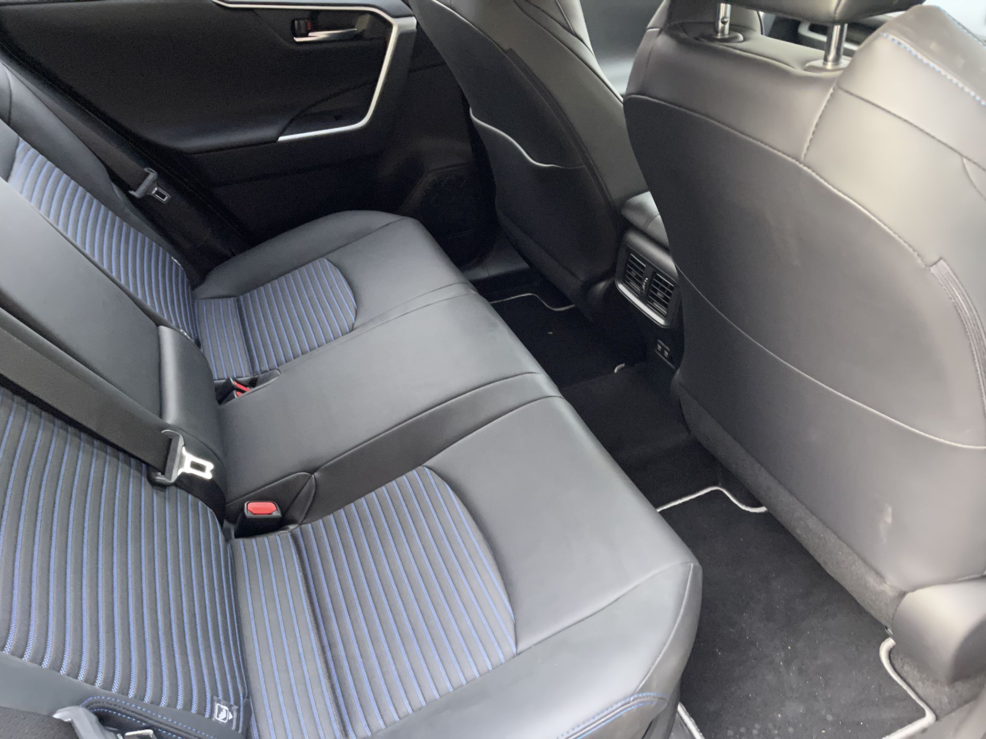 2019 - Toyota RAV 4 Dynamic HEV 4 x 2 CVT 2,487cc Petrol Hybrid Electric SUV, - Image 33 of 46