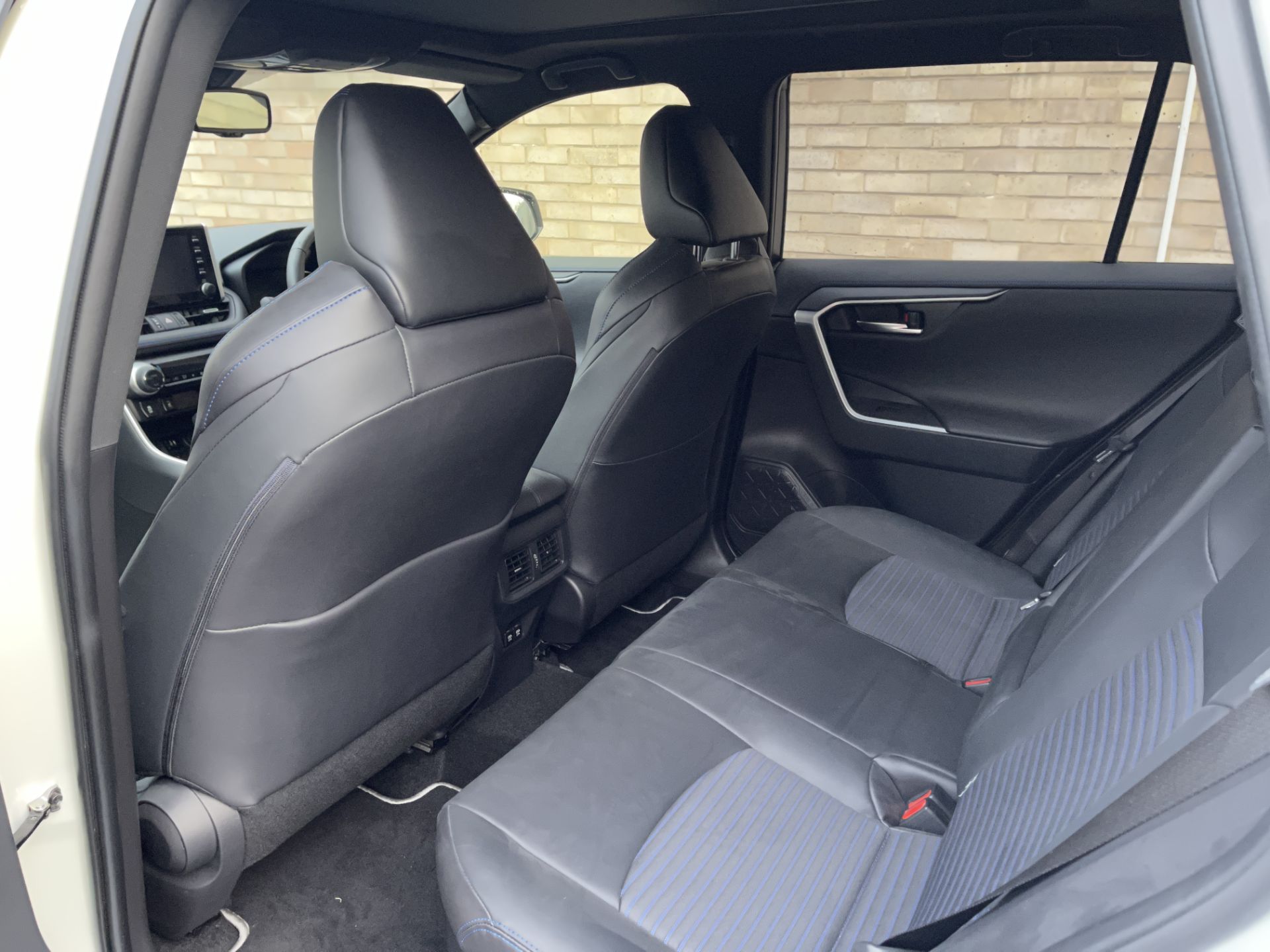 2019 - Toyota RAV 4 Dynamic HEV 4 x 2 CVT 2,487cc Petrol Hybrid Electric SUV, - Image 40 of 46