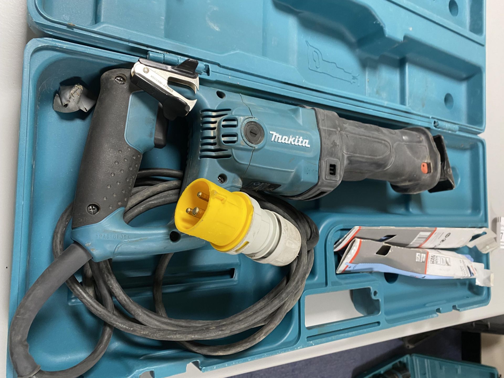 Makita JR3050T 110v Reciprocating Saw with assorted blades and Carry Case as Shown - Image 2 of 7