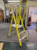 Clow AESAR03 3 Step Fibreglass Wide Step Podium Ladder, Model Year June 2021, EN131 Professional