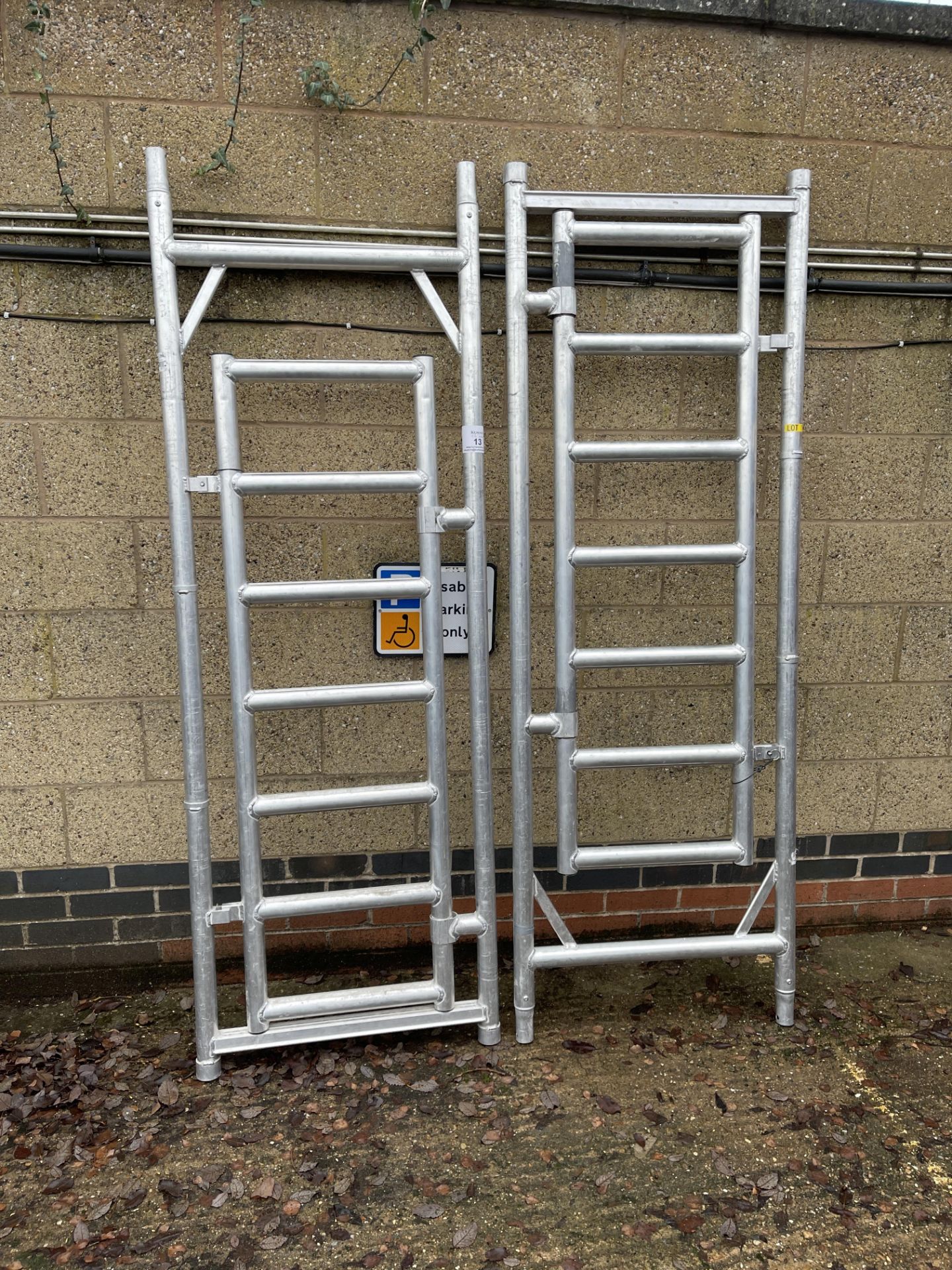 2x Make Unknown Uprights with Ladder Frame for Mobile Scaffold Tower