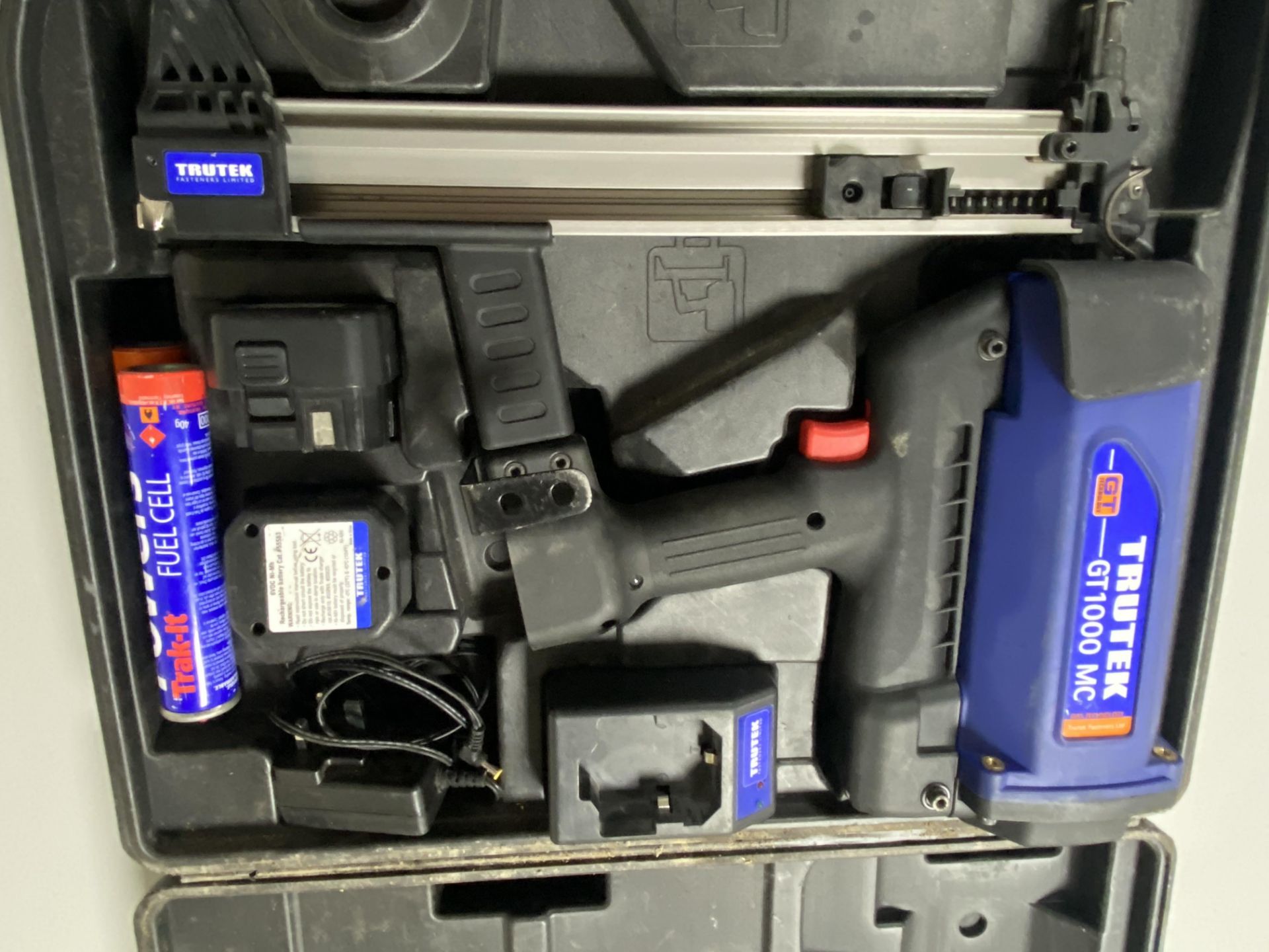 Trutek GT1000 MC Gas Powered Nail Gun in Carry Case with 2: Batteries, 1: Charger and 2: Gas Fuel - Image 8 of 10