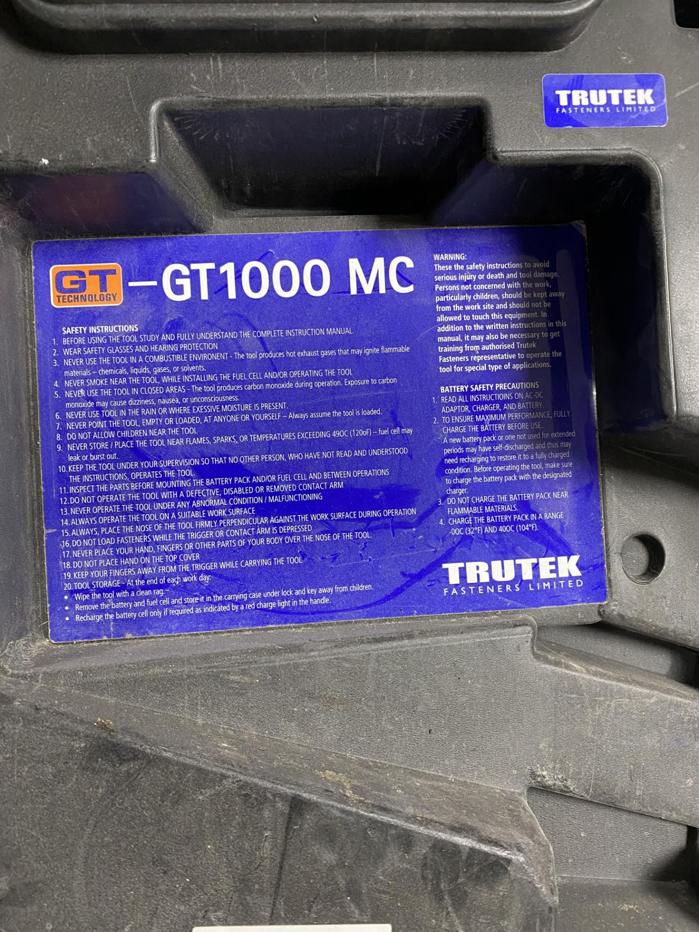 Trutek GT1000 MC Gas Powered Nail Gun in Carry Case with 2: Batteries, 1: Charger and 2: Gas Fuel - Image 2 of 10