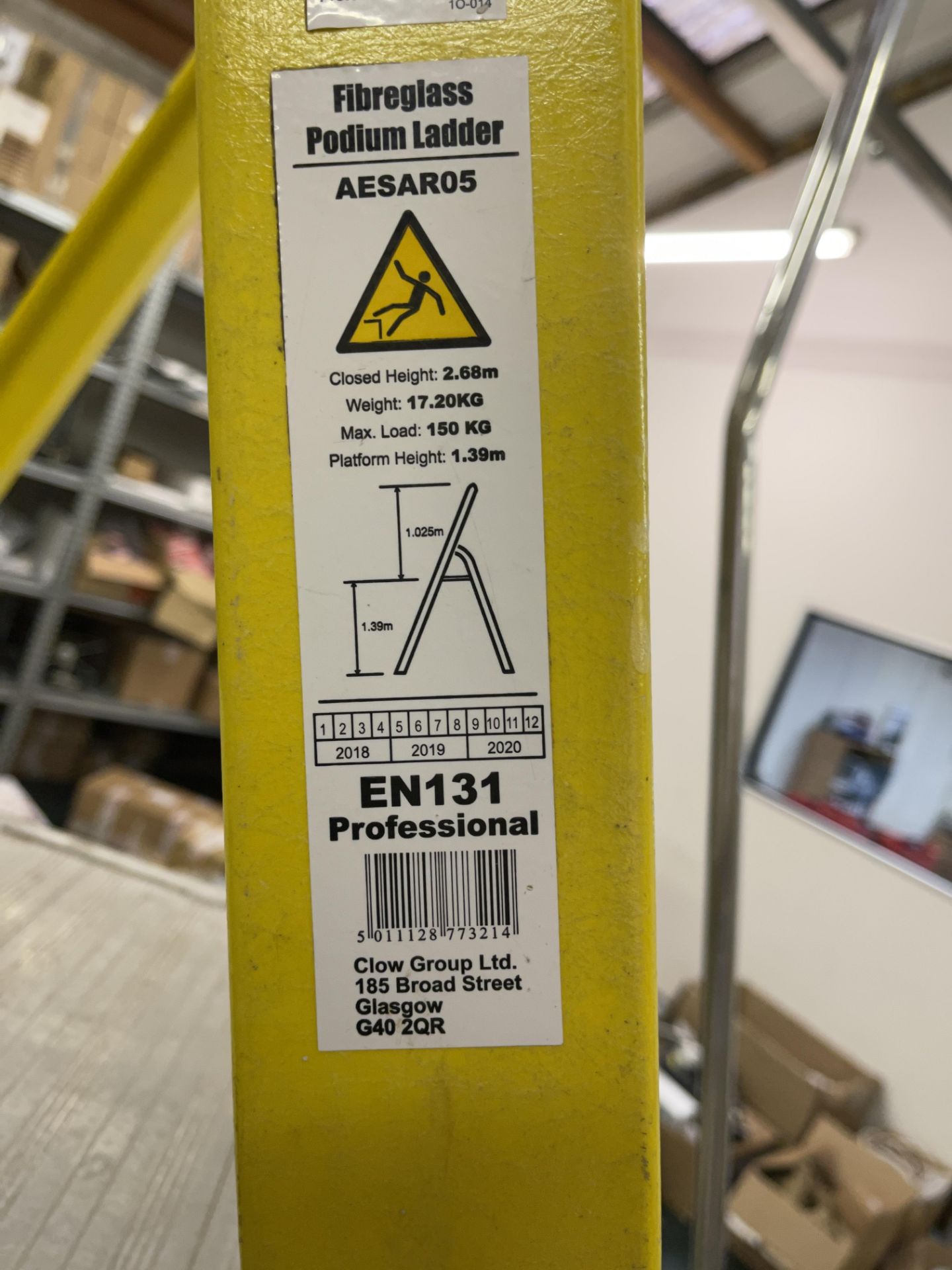 Clow AESAR05 5 Step Fibreglass Wide Step Podium Ladder, EN131 Professional Certified - Image 6 of 8
