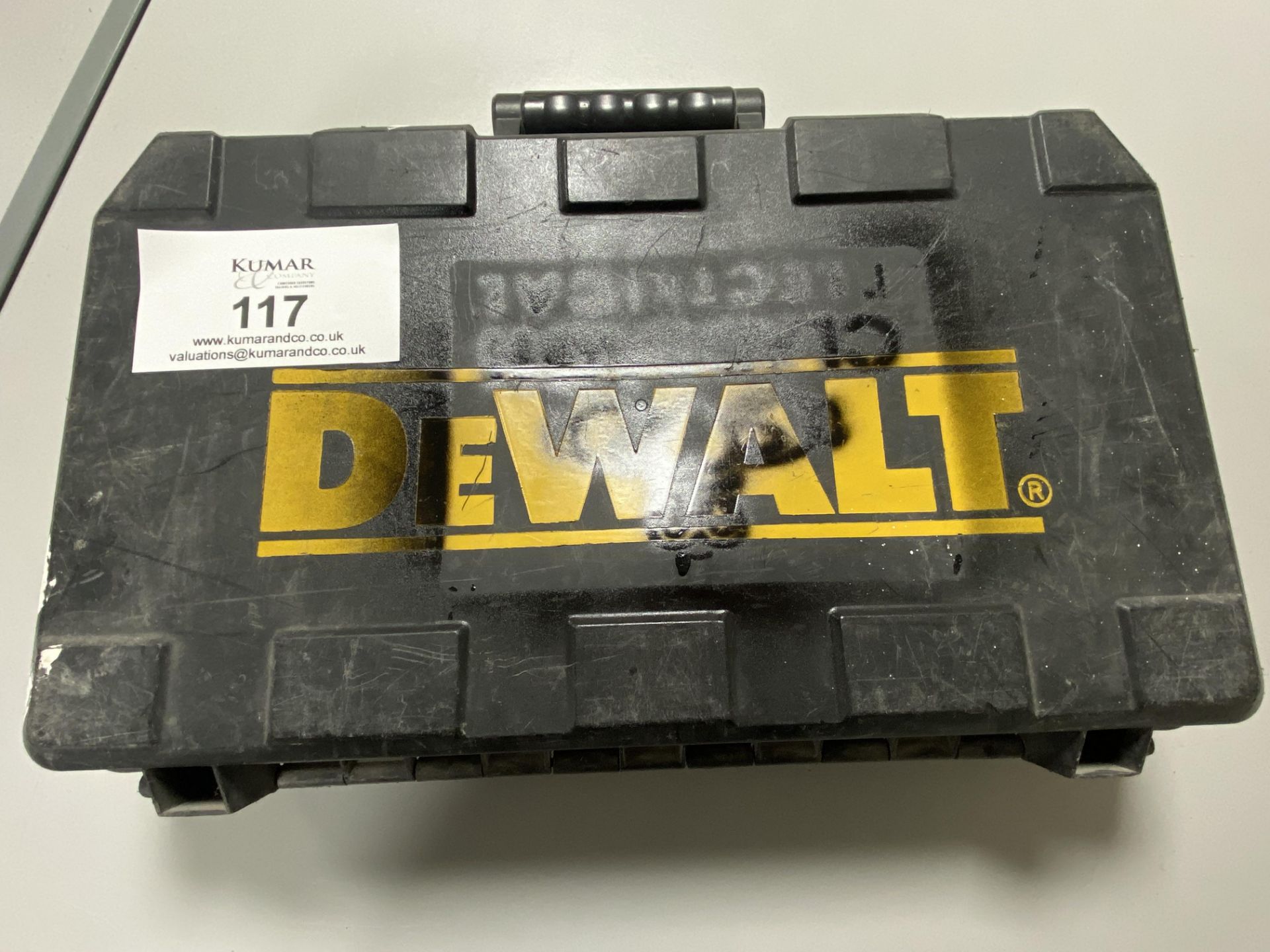 Dewalt D25102 115v Rotary Hammer Drill with Carry Case, Serial No. 586904-22 - Image 5 of 5