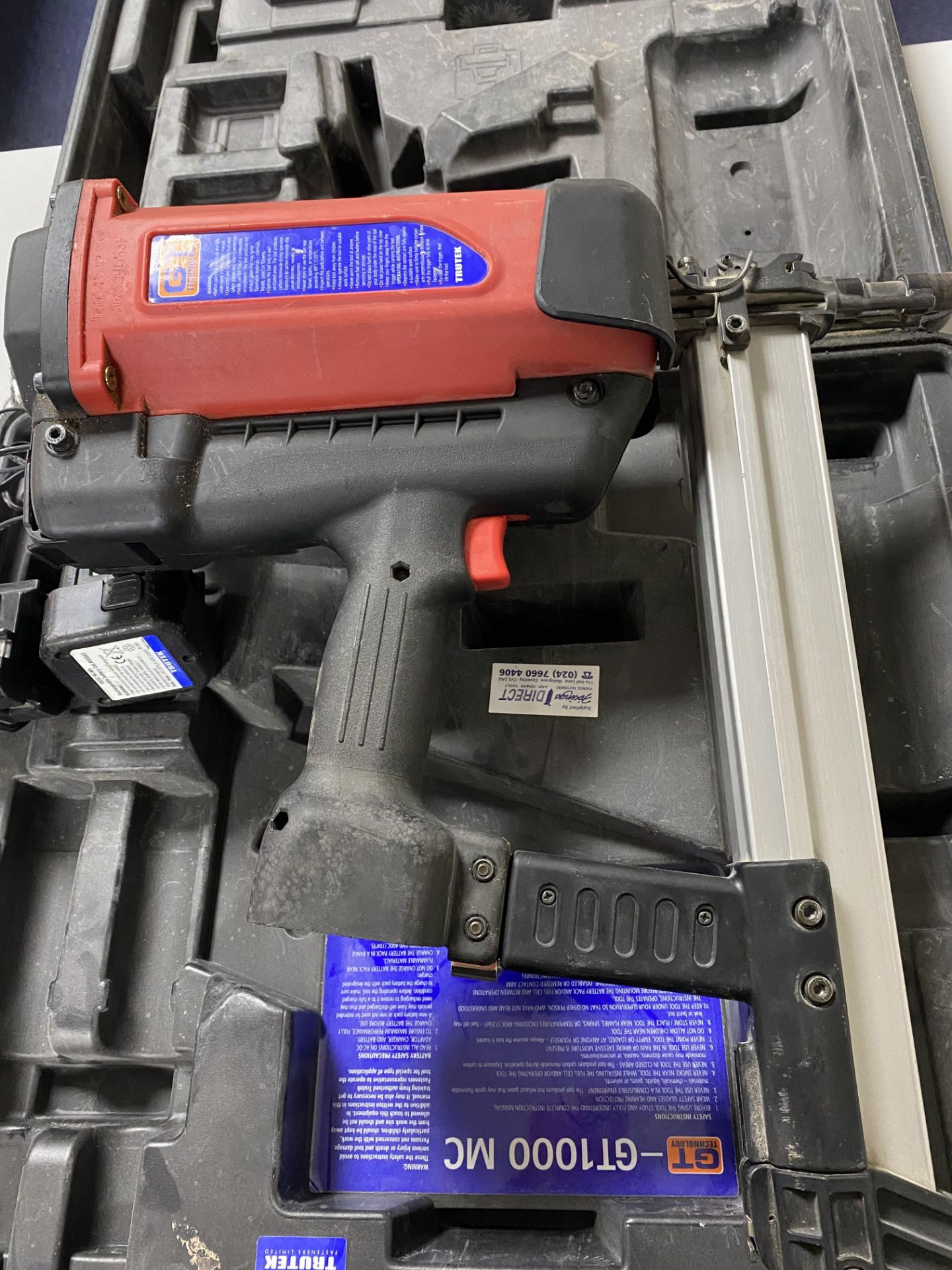 Trutek GT1000 MC Gas Powered Nail Gun in Carry Case with 2: Batteries & 1: Charger - Image 2 of 4