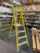 Clow AESAR04 4 Step Fibreglass Wide Step Podium Ladder, Model Year October 2021, EN131