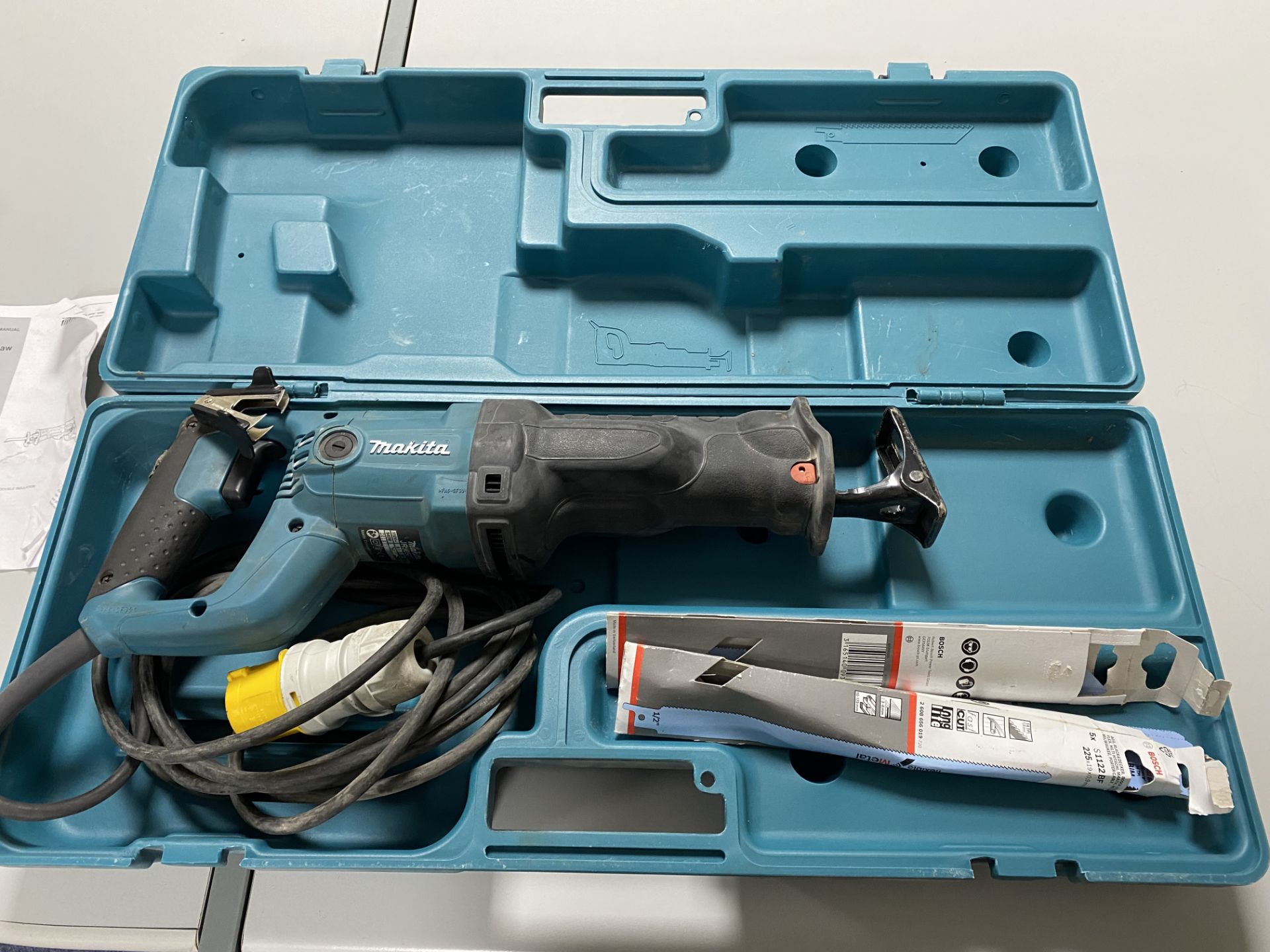 Makita JR3050T 110v Reciprocating Saw with assorted blades and Carry Case as Shown