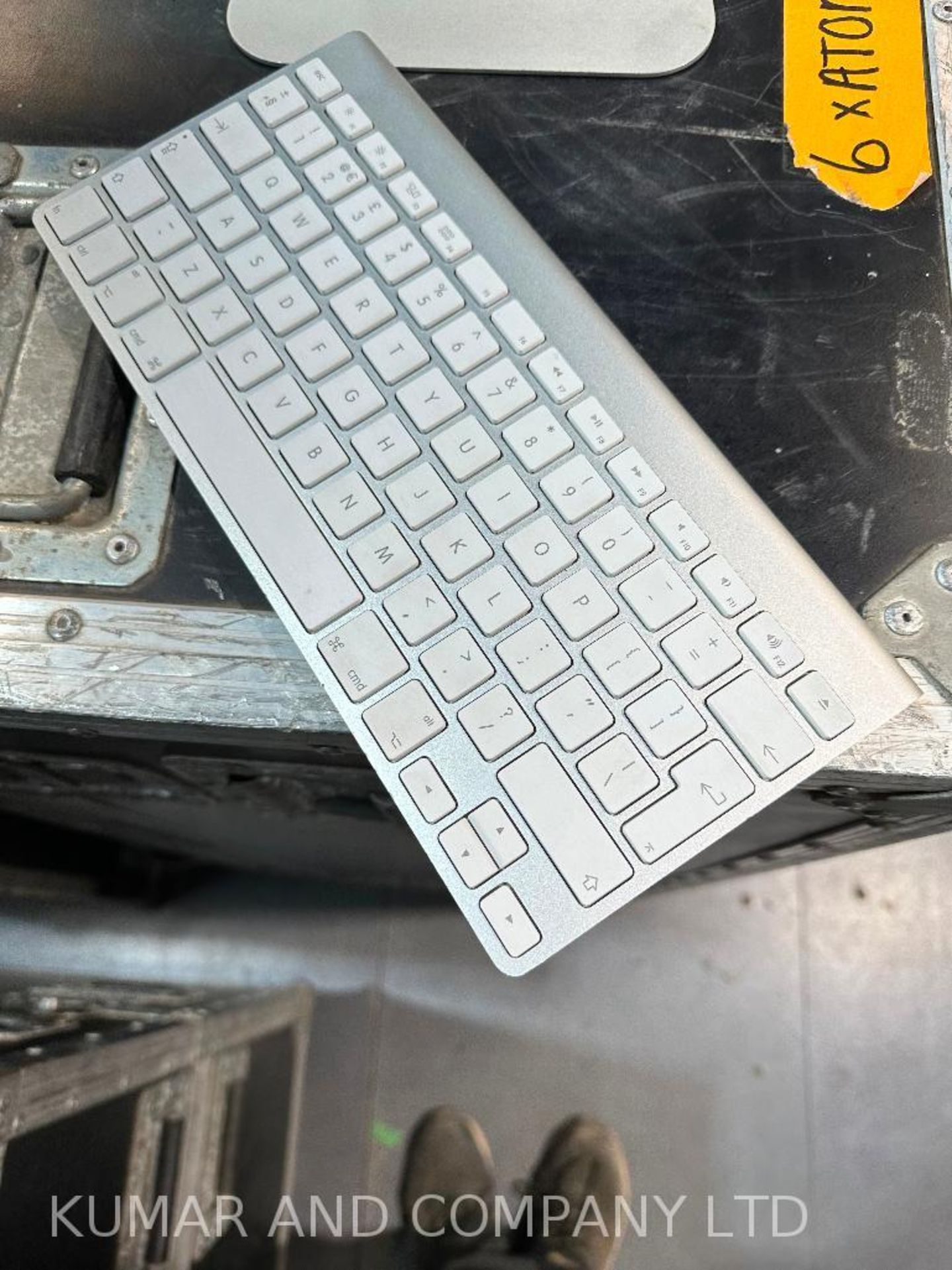 Apple Magic Keyboard - Image 3 of 3