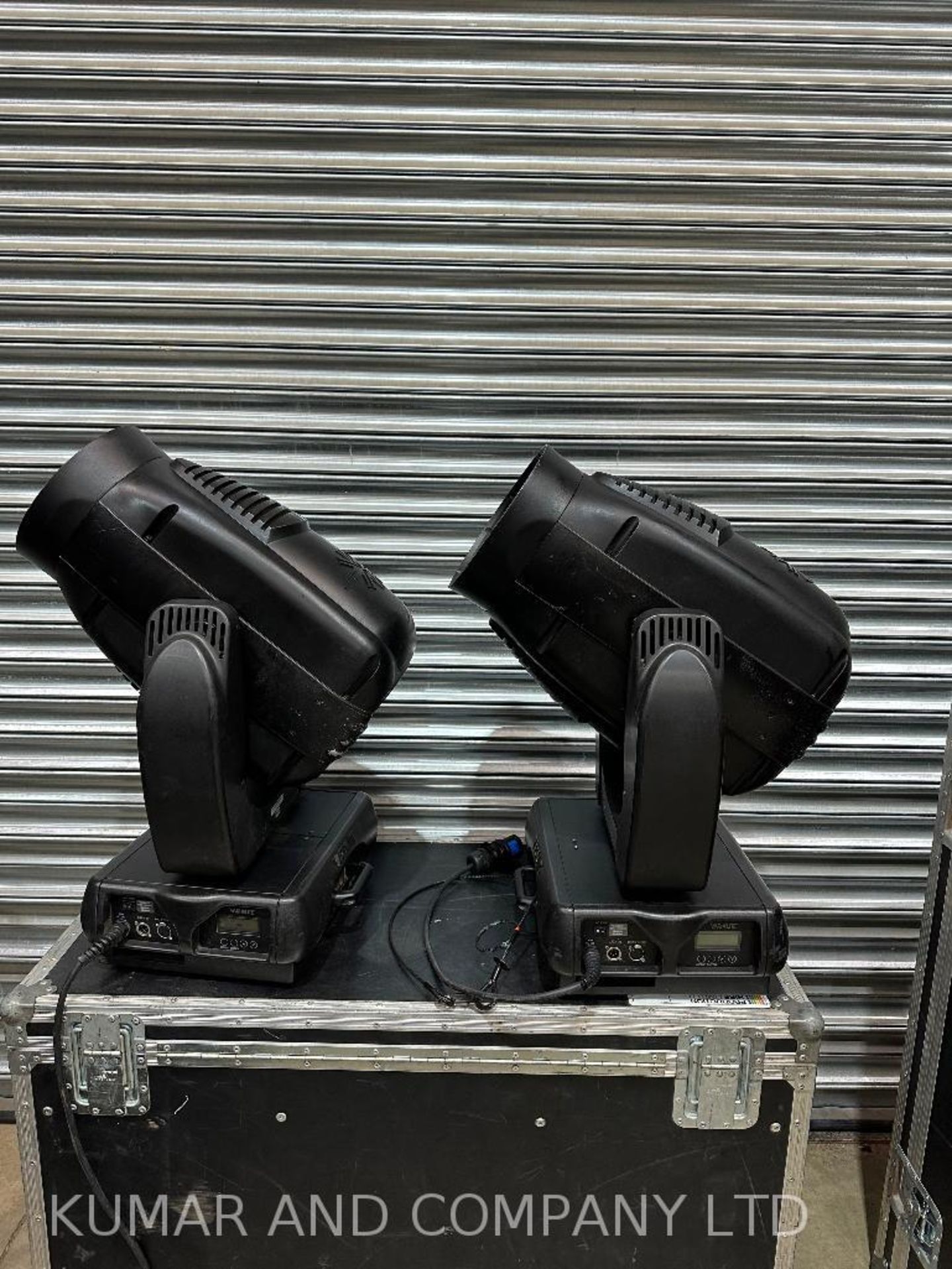 Varilite VL3500 Wash FX -Sold as a Pair in a flightcase. - The VL3500 Wash FX luminaire features int - Image 3 of 4