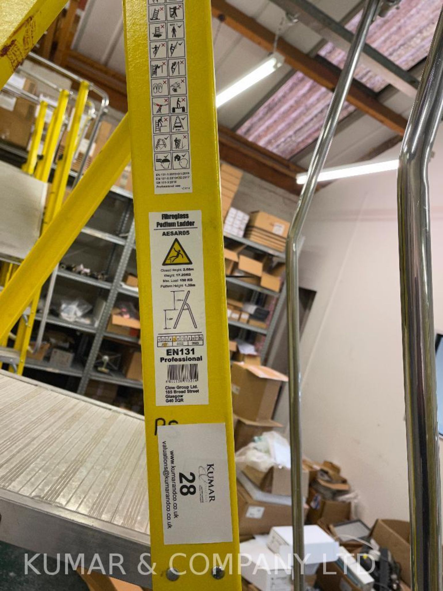 Clow AESAR05 5 Step Fibreglass Wide Step Podium Ladder, EN131 Professional Certified - Image 6 of 9