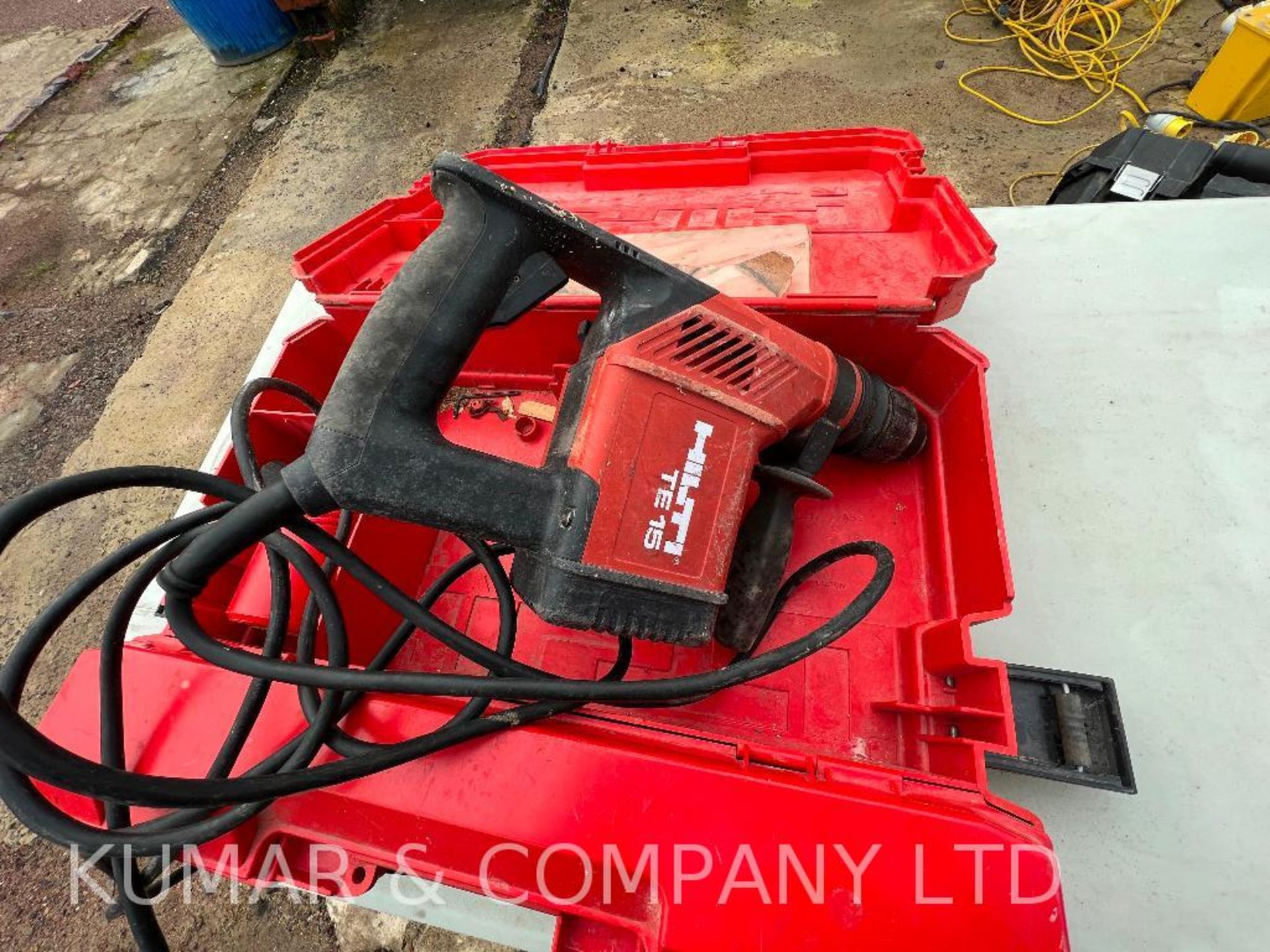 Hilti TE15 Rotary Hammer Drill in Case with Various Attachments as Shown. Serial No: 0021934 PLEASE - Image 7 of 8
