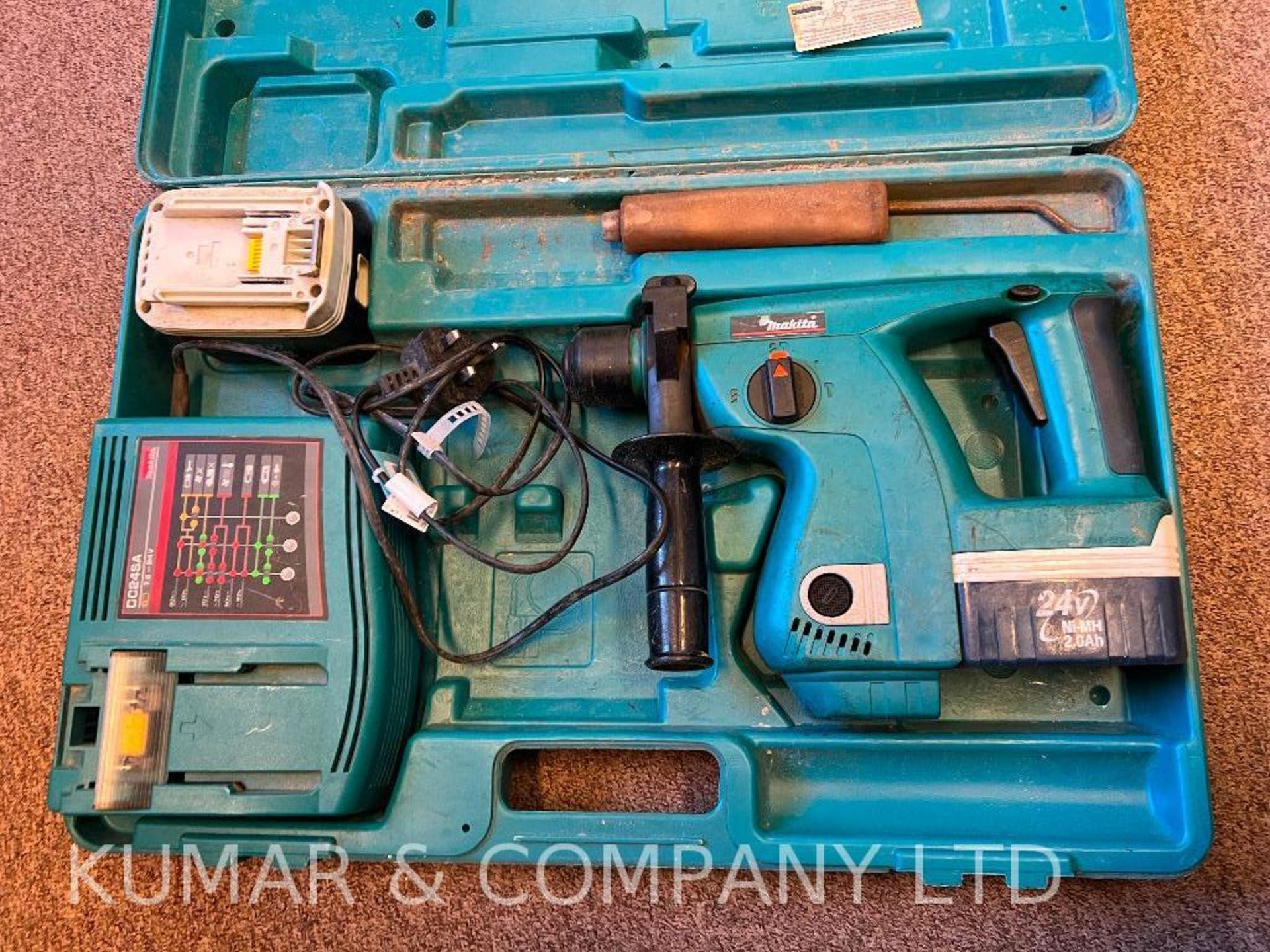 Makita BHR200 230v SDS Rotary Hammer Drill with Various Accessories in Case as Shown PLEASE NOTE: TH - Image 2 of 5