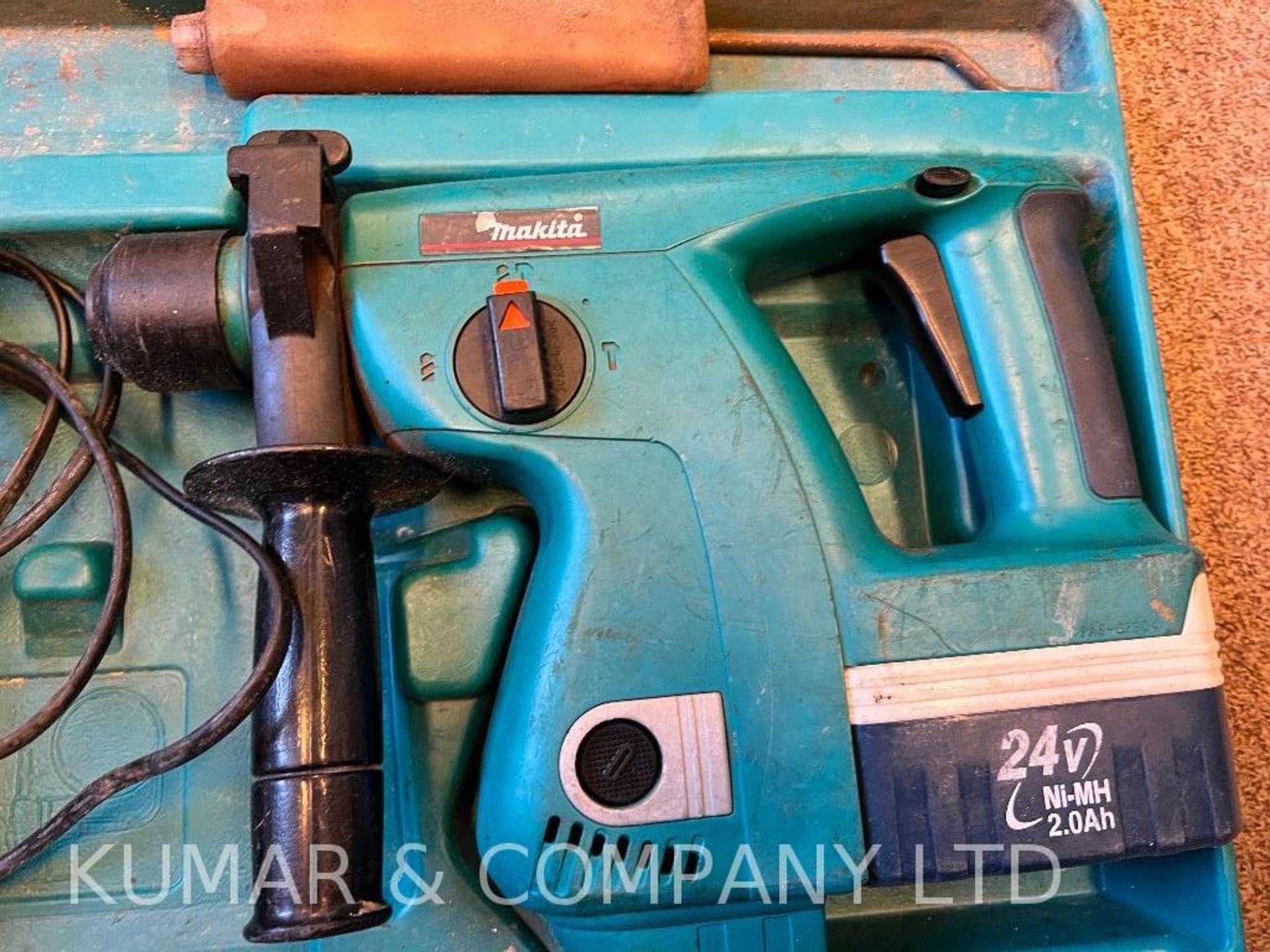 Makita BHR200 230v SDS Rotary Hammer Drill with Various Accessories in Case as Shown PLEASE NOTE: TH - Image 4 of 5