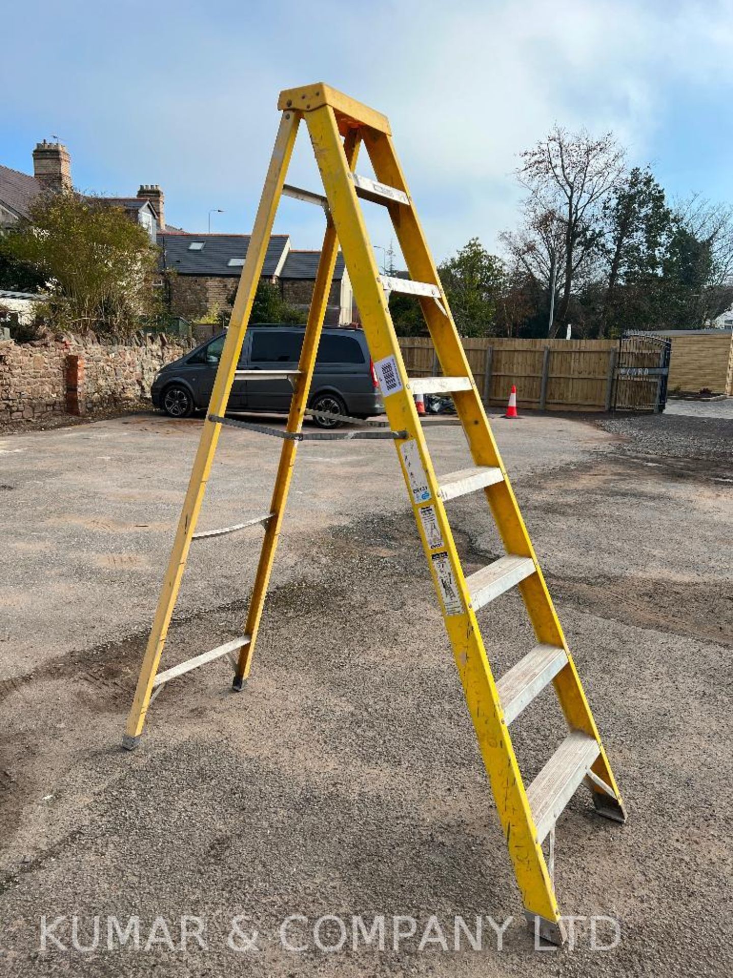 FO21-107 7 Step Fibreglass Single Ladder, EN131 Pro Certified PLEASE NOTE: THIS LOT IS LOCATED IN CA - Image 4 of 5