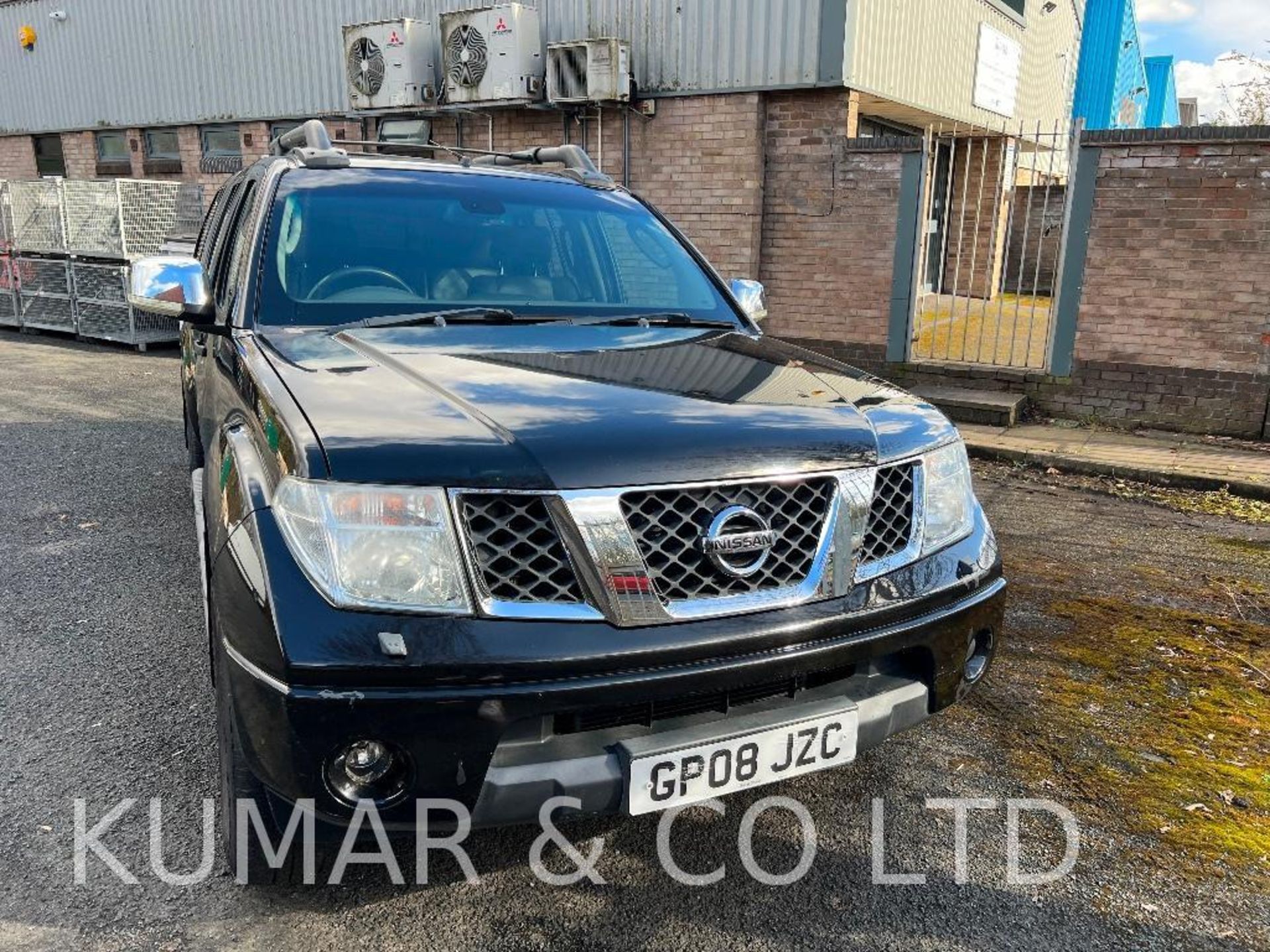 2008/08 Nissan Navara Long Way Down 2.5 DCI 5 Speed Auto Pick-Up Truck - Image 2 of 44