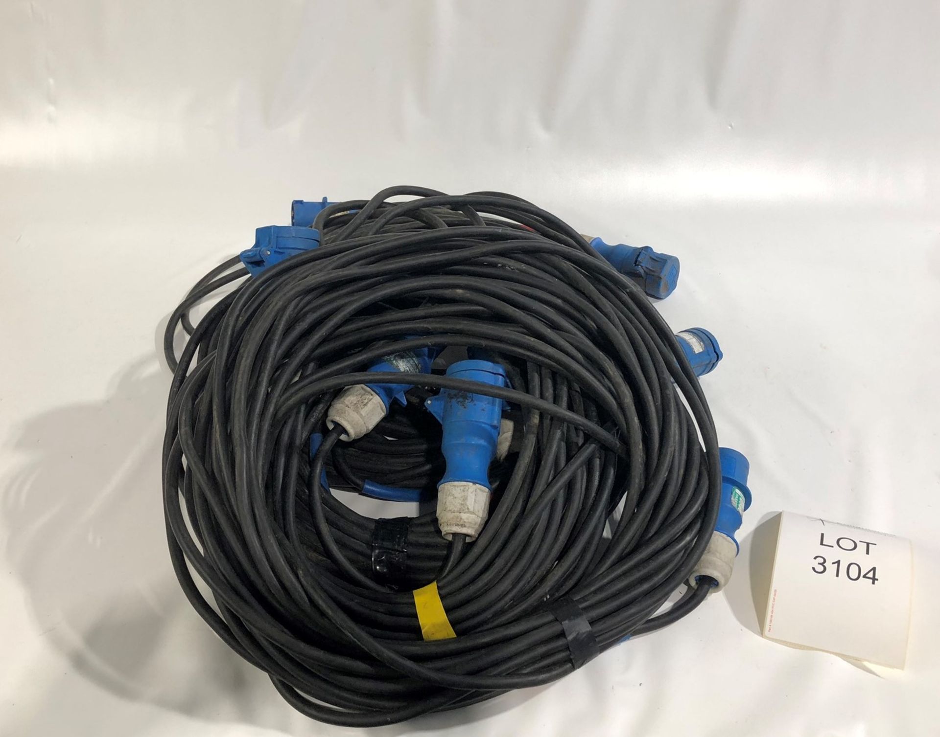 16a HO7 cable: 5x 20m Condition: Ex-Hire Set of 5x 20m 16a Cable 1.5mm HO7 with blue connectors Lots