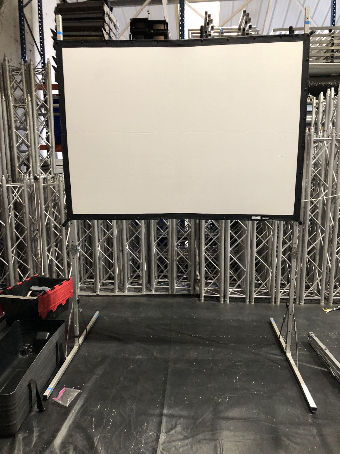 6' x 4'6" Da-Lite Fast Fold Projector Screen with front and rear cloths Condition: Ex-Hire Frame and - Image 2 of 8
