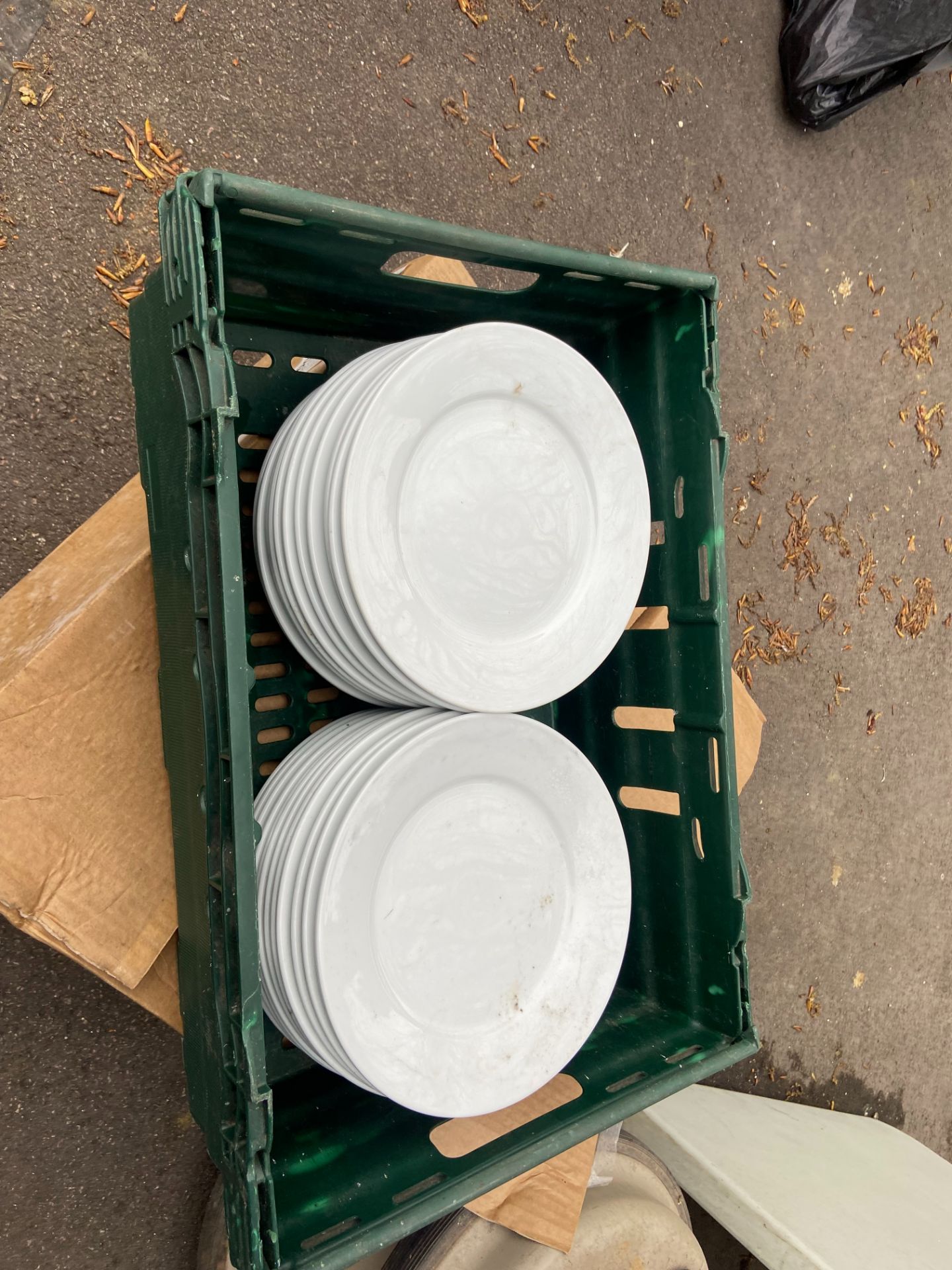 30 x Athena 10 inch white plates - Image 2 of 2