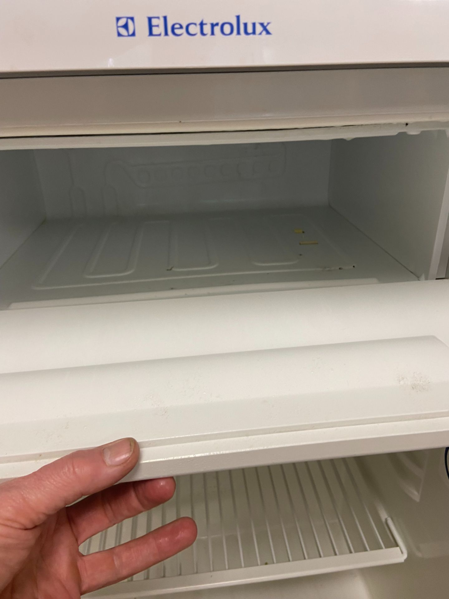 Single Undercounter Fridge- with freezer compartment