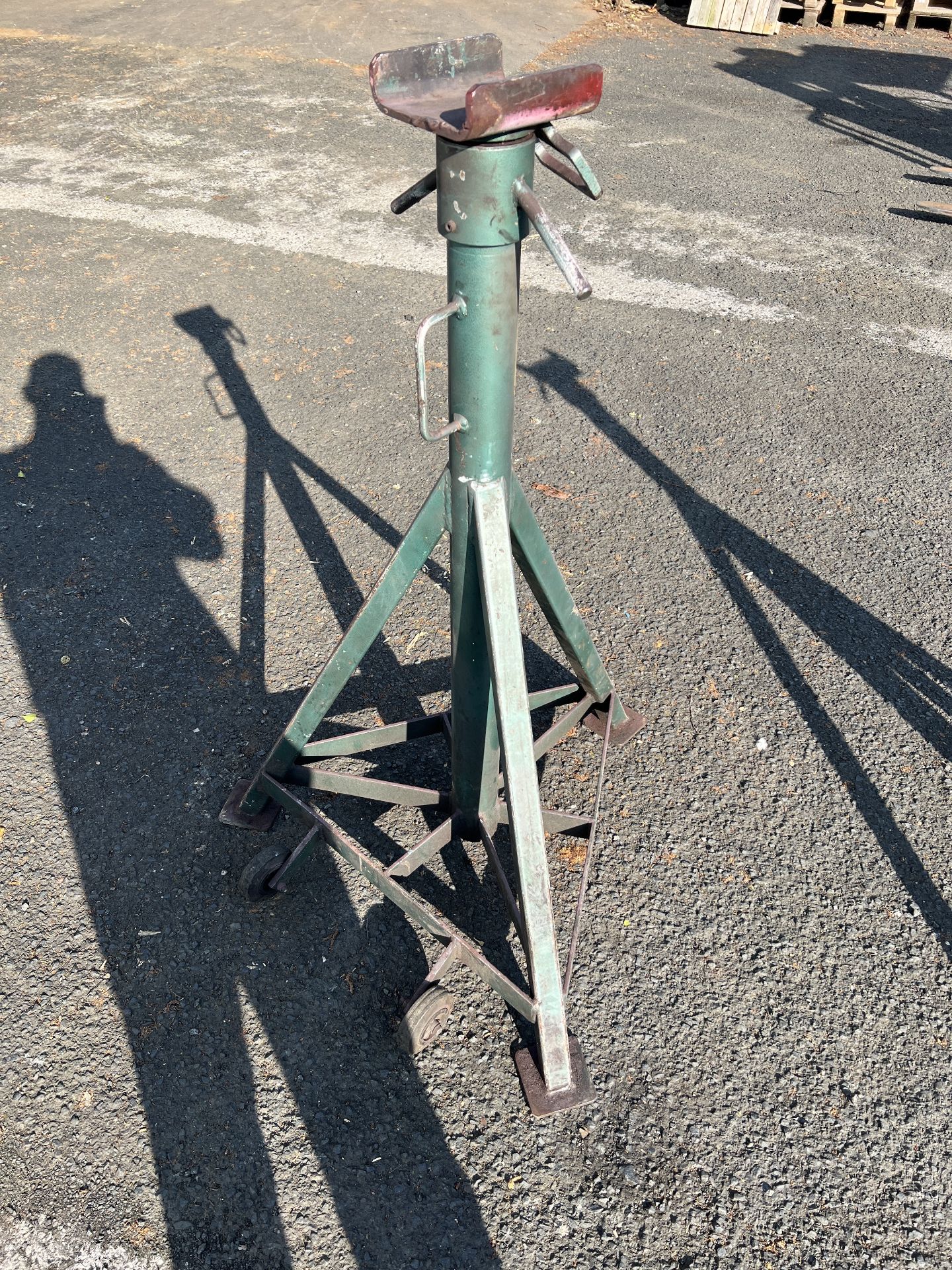 Pair of Wheeled Heavy Duty Steel 7.5 Tonne Axle Stands. Located at Unit 1 Walsall WS2 8AU. - Image 6 of 16