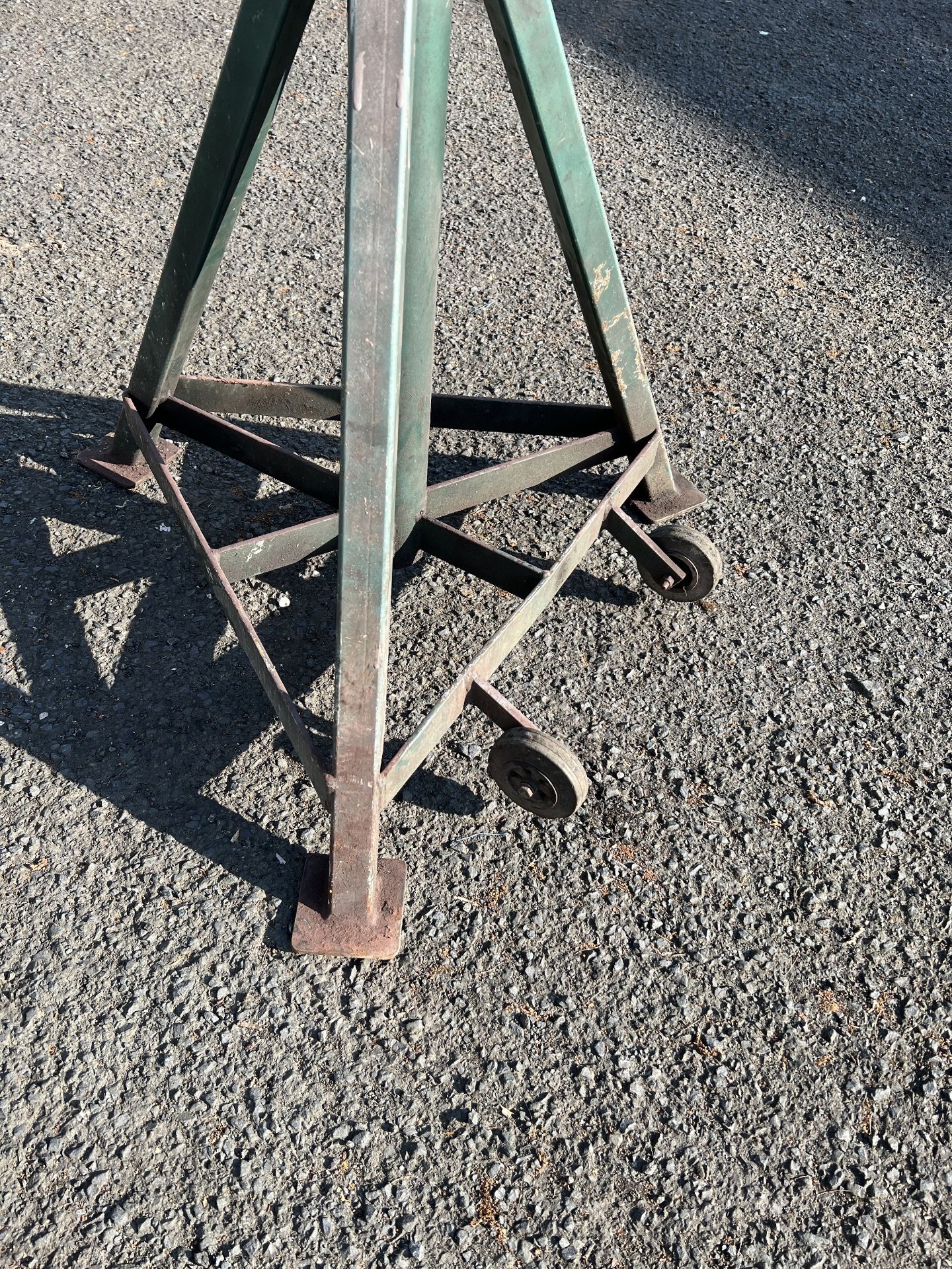 Pair of Wheeled Heavy Duty Steel 7.5 Tonne Axle Stands. Located at Unit 1 Walsall WS2 8AU. - Image 8 of 16