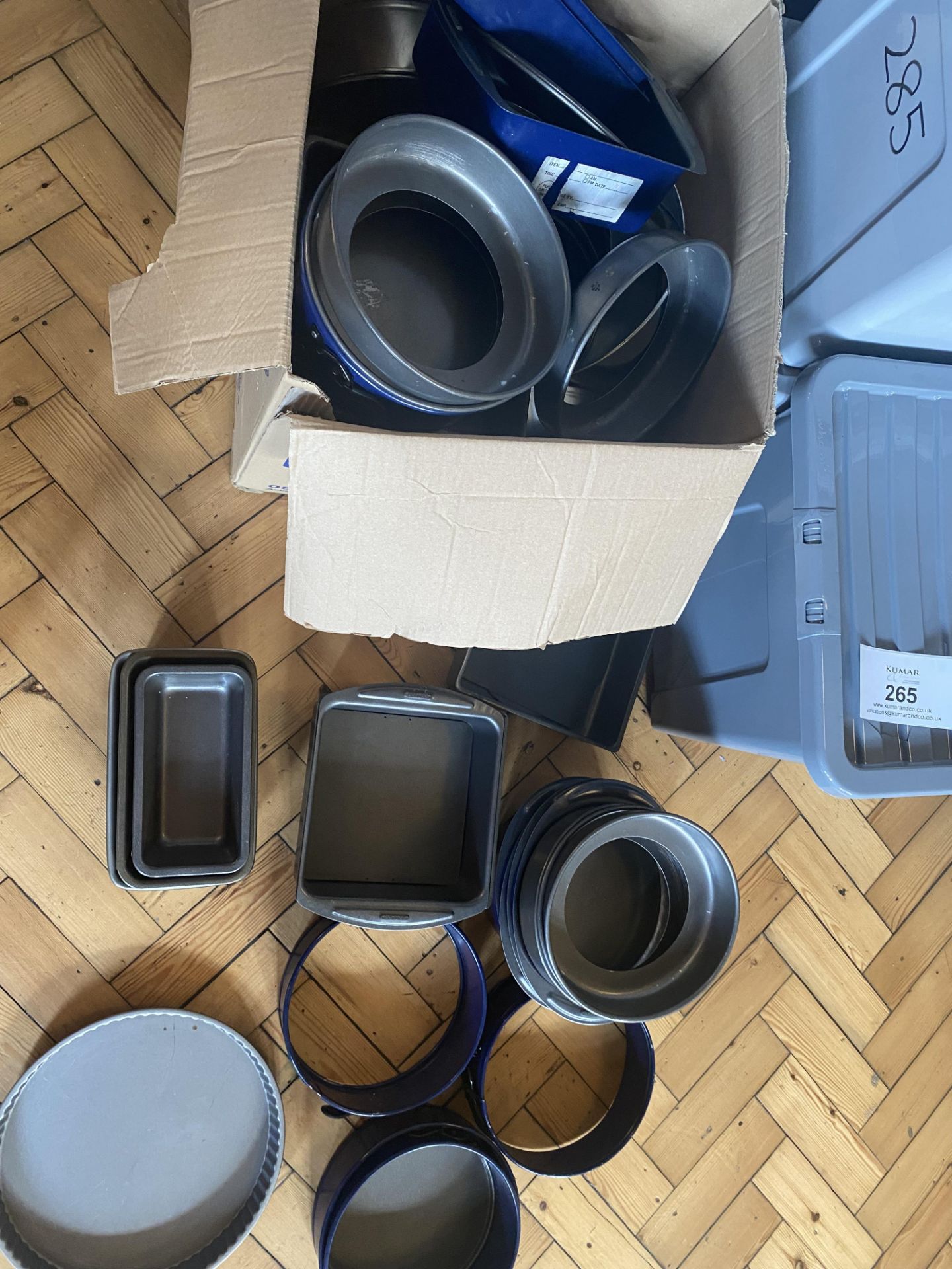 Assorted Box of Bake Ware to Include Baking Tins and Baking Rings. Please Note - This lot is located - Image 5 of 5