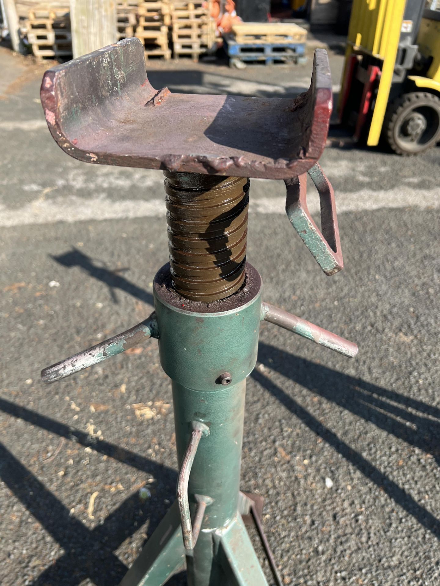 Pair of Wheeled Heavy Duty Steel 7.5 Tonne Axle Stands. Located at Unit 1 Walsall WS2 8AU. - Bild 11 aus 16