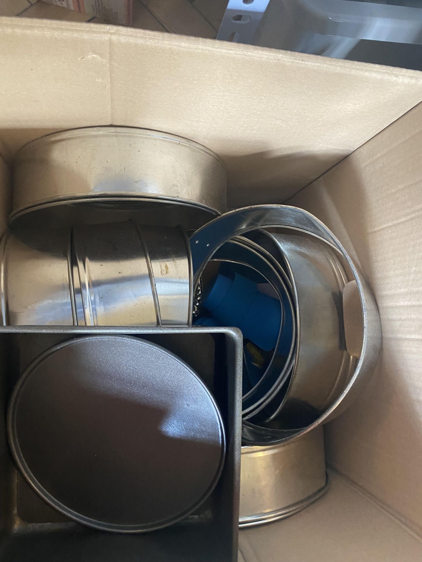 Assorted Box of Bake Ware to Include Baking Tins and Baking Rings. Please Note - This lot is located - Image 4 of 5