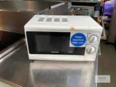 Cookworks 17 Litre 700 Watt Microwave. Please Note - This lot is located at Hengata Restaurant,