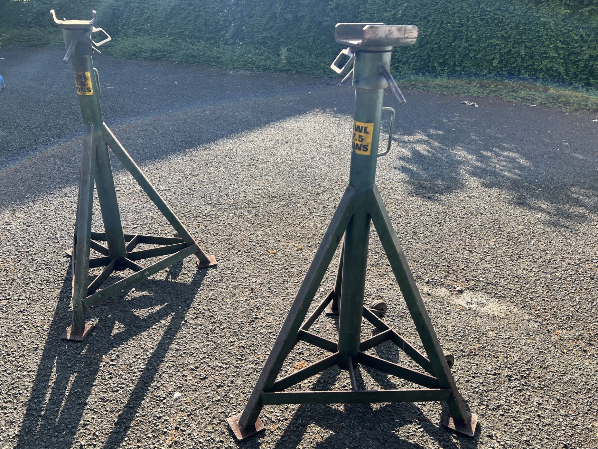 Pair of Wheeled Heavy Duty Steel 7.5 Tonne Axle Stands. Located at Unit 1 Walsall WS2 8AU. - Bild 4 aus 16