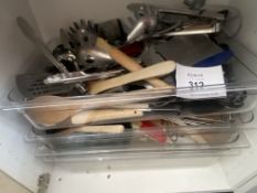Assortent of Mixed Kitchen Utensils. Please Note - This lot is located at Hengata Restaurant, 106
