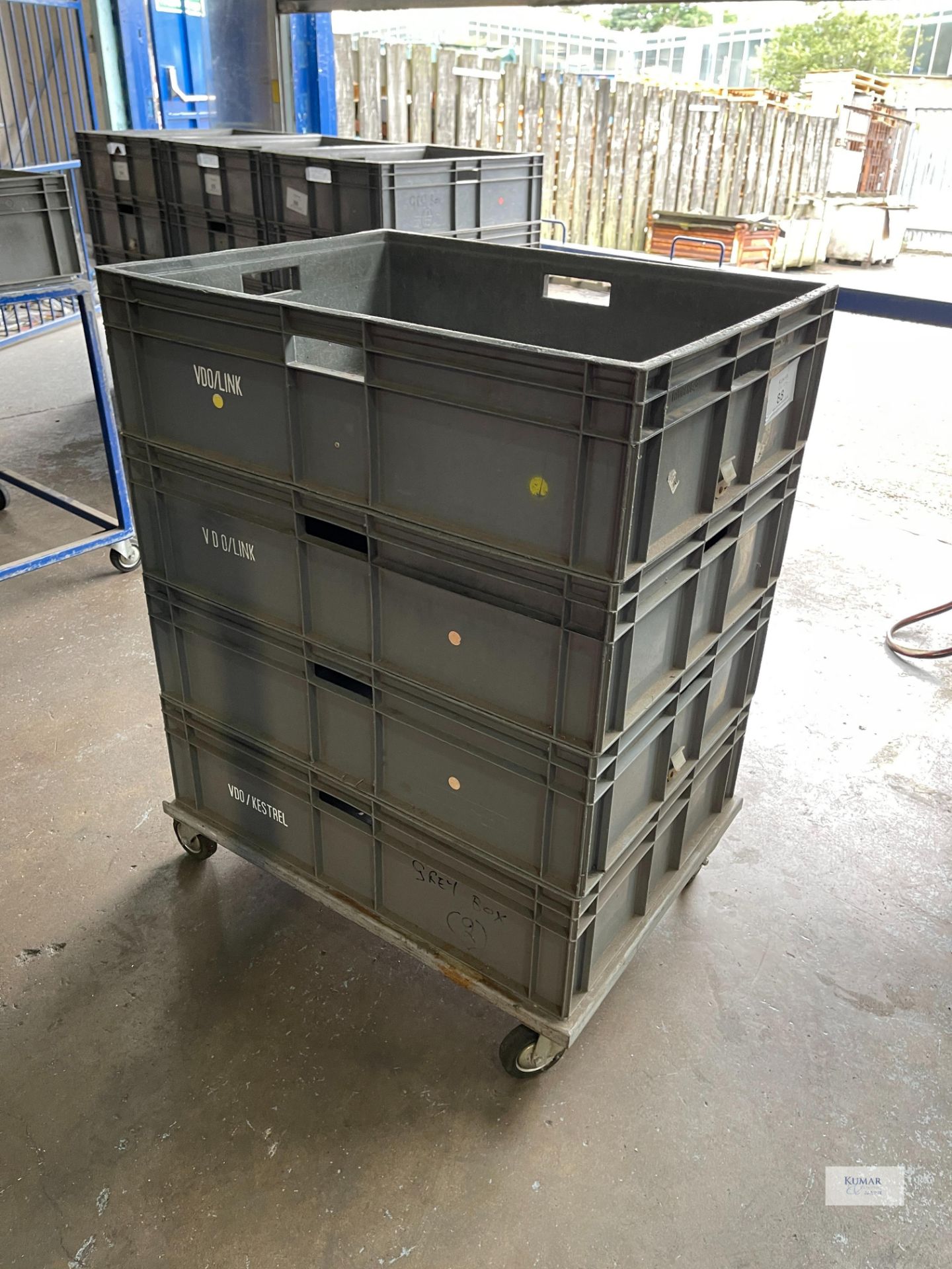 4: Allibert 87L Grey PE Stacking Container, Internal Depth - 235mm x W- 600mm x L 800mm with - Image 3 of 8