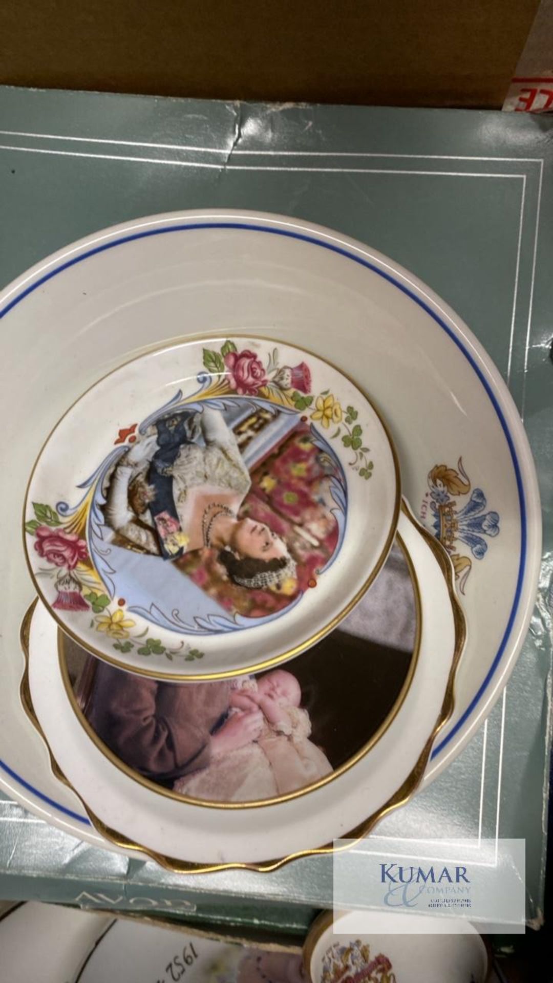Collection of Royal Memorabilia to include Commemorative Plates - Bild 23 aus 24