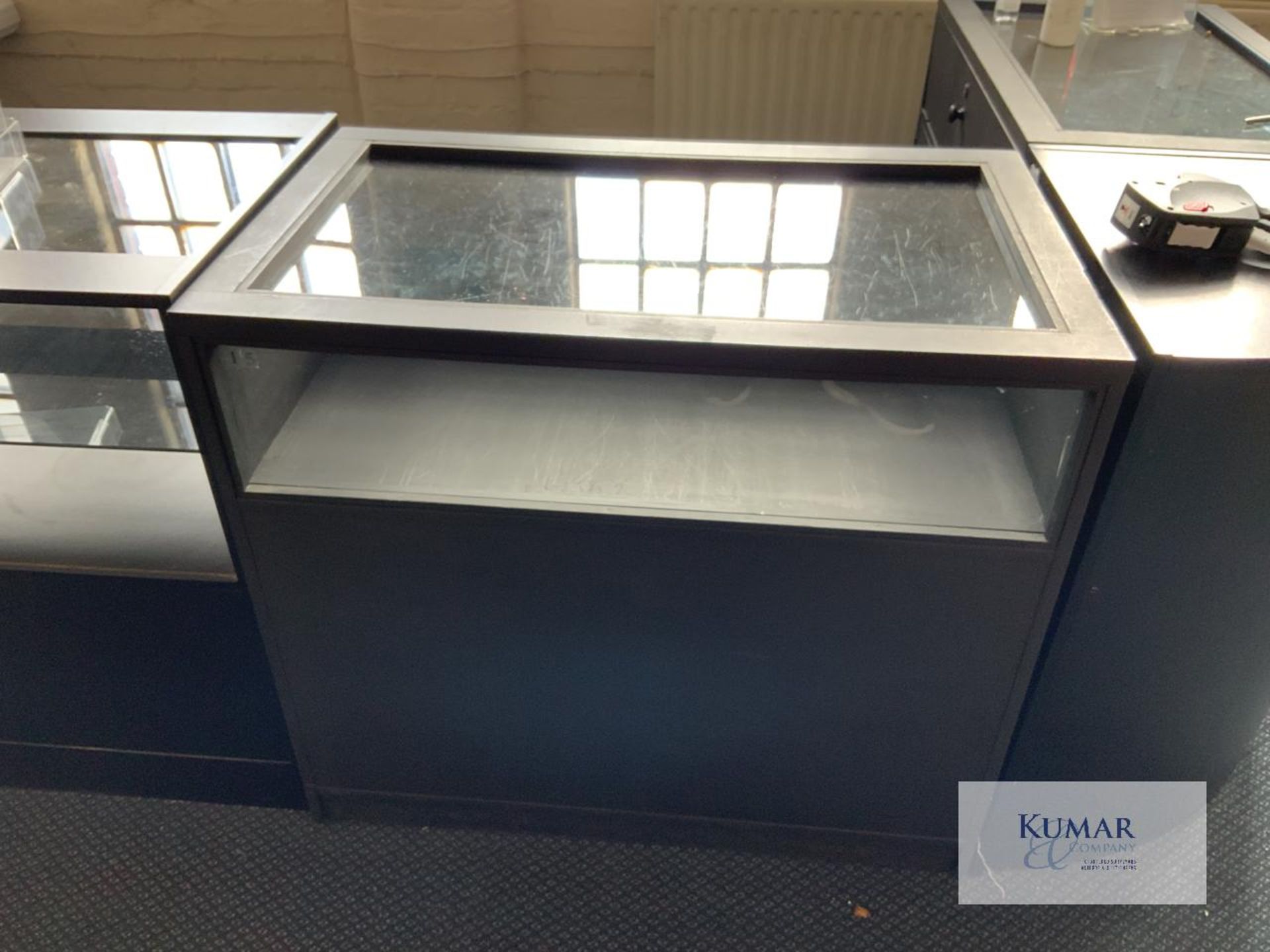 Black Wrap Around Glass Fronted Display Units as shown - Located Main Sale Room 1st Floor - Bild 6 aus 9