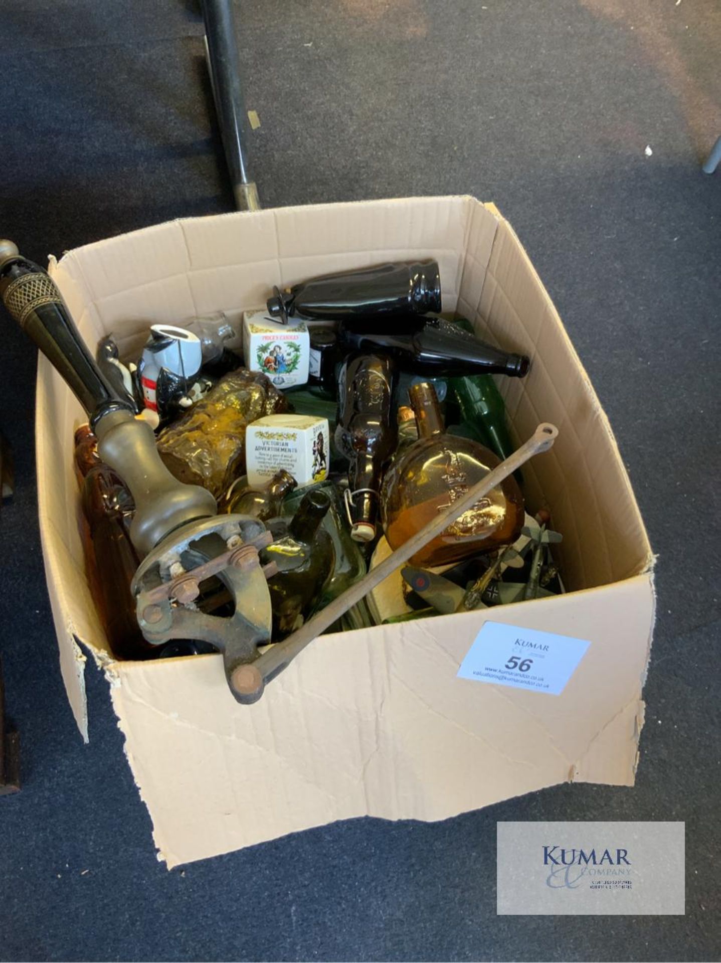 Contents of Assorted Box Comprising Glassware, memorabilia,