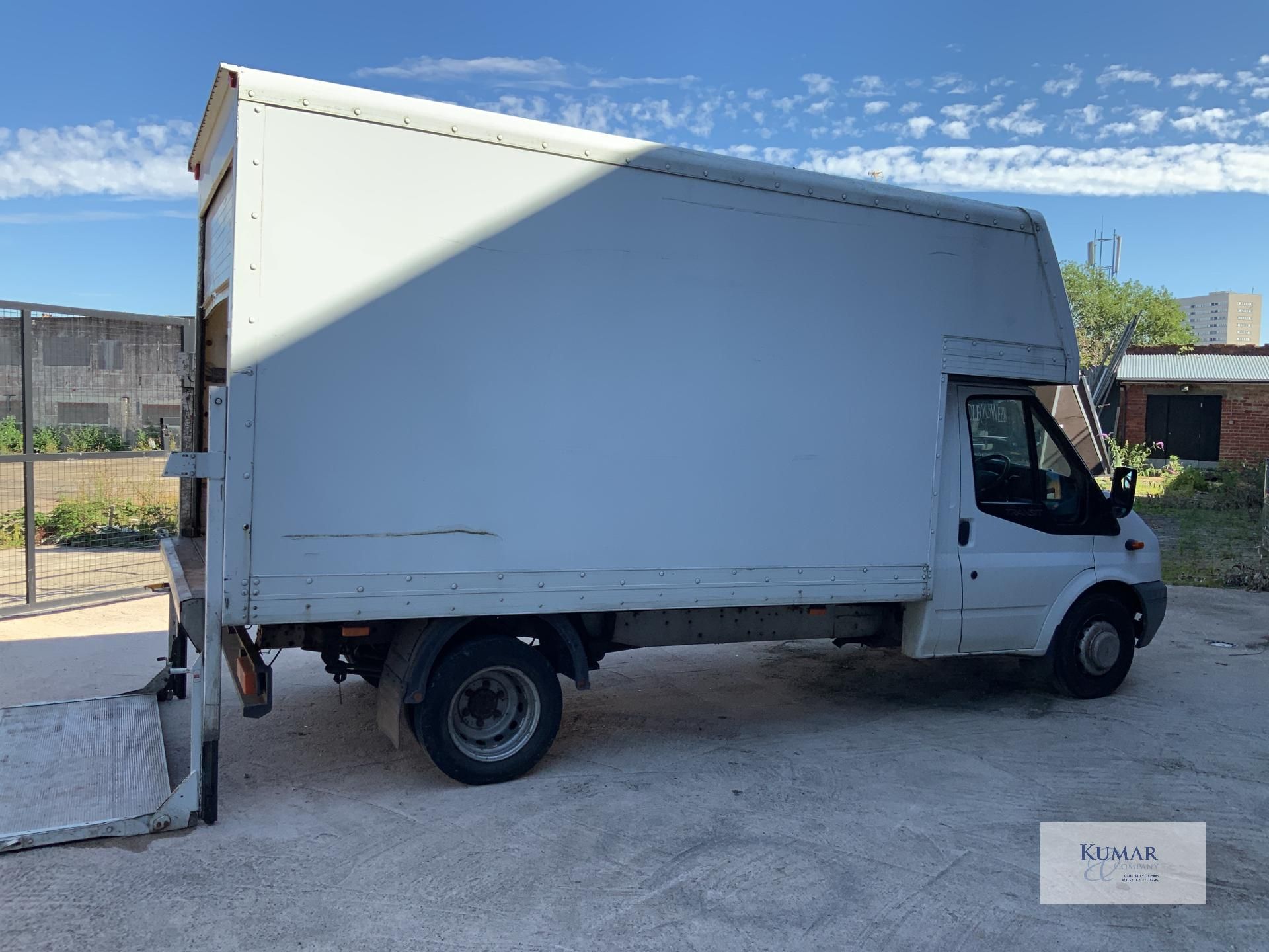 Ford Transit 350 LWB Luton Van with Tail Lift, Registration No. OW60 LLV, (2010). Recorded Mileage - Bild 5 aus 29