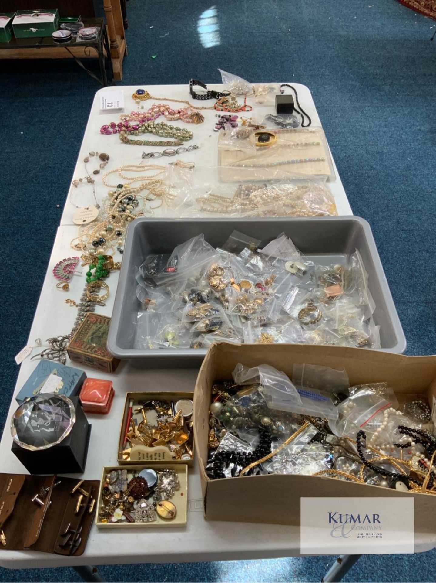 Quantity of Assorted Jewellery to include Rings, Handcuffs and Necklaces - Bild 10 aus 15