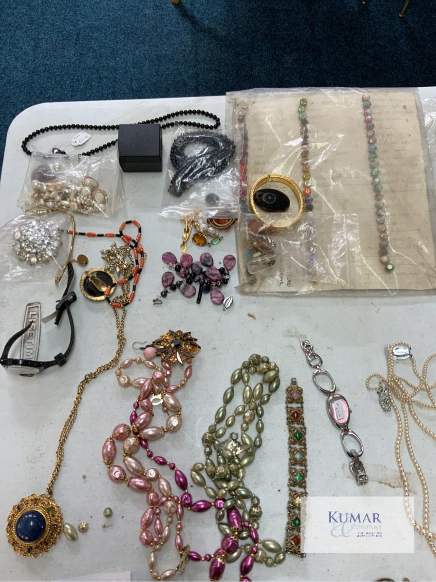 Quantity of Assorted Jewellery to include Rings, Handcuffs and Necklaces - Bild 12 aus 15