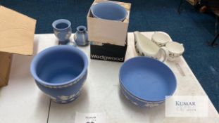 Large quantity of Wedgewood items to include Bowls. Jugs. Plates and Dishes-Please note: many